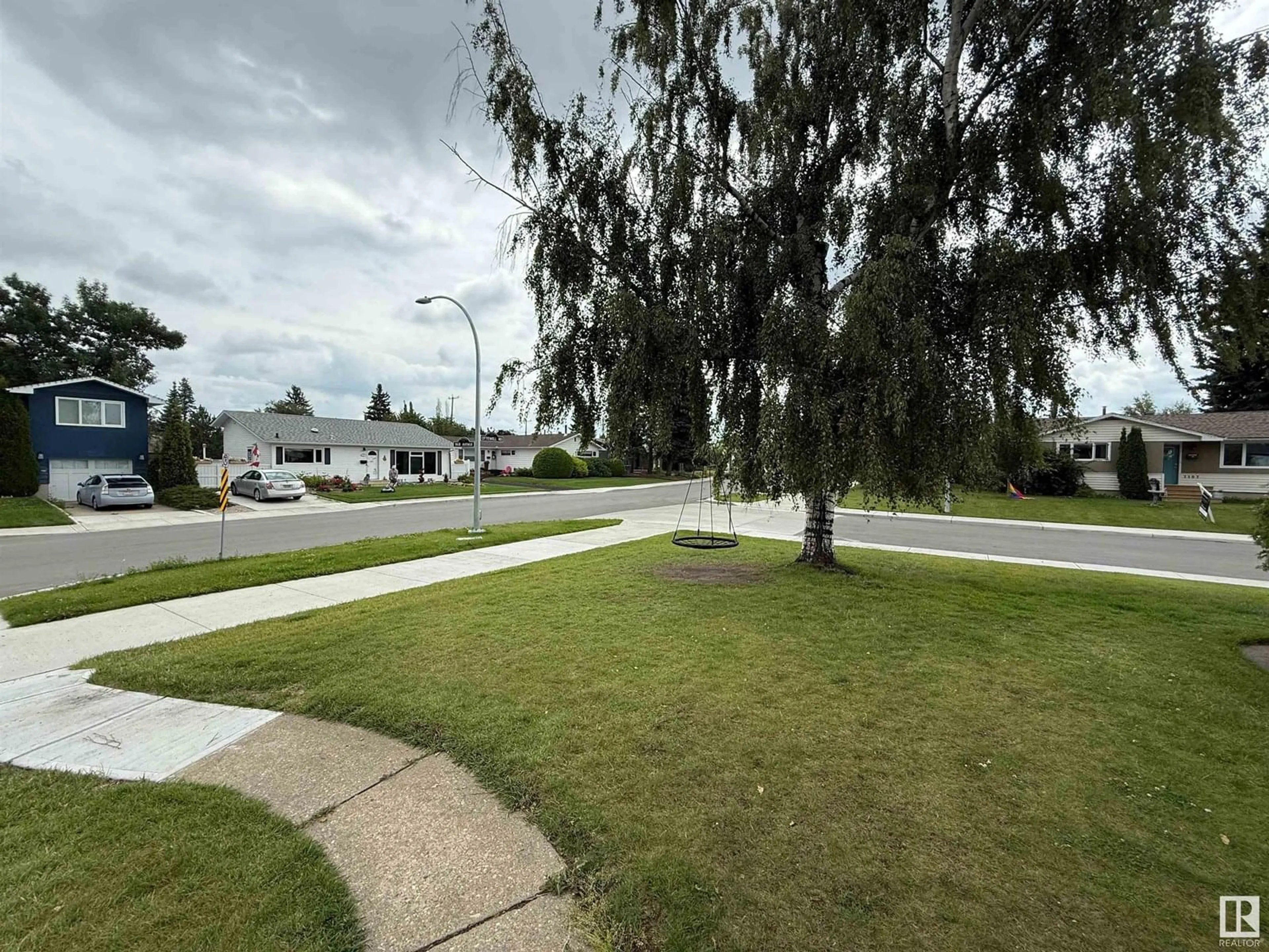 Blurry image for 9652 OTTEWELL RD, Edmonton Alberta T6B2E7