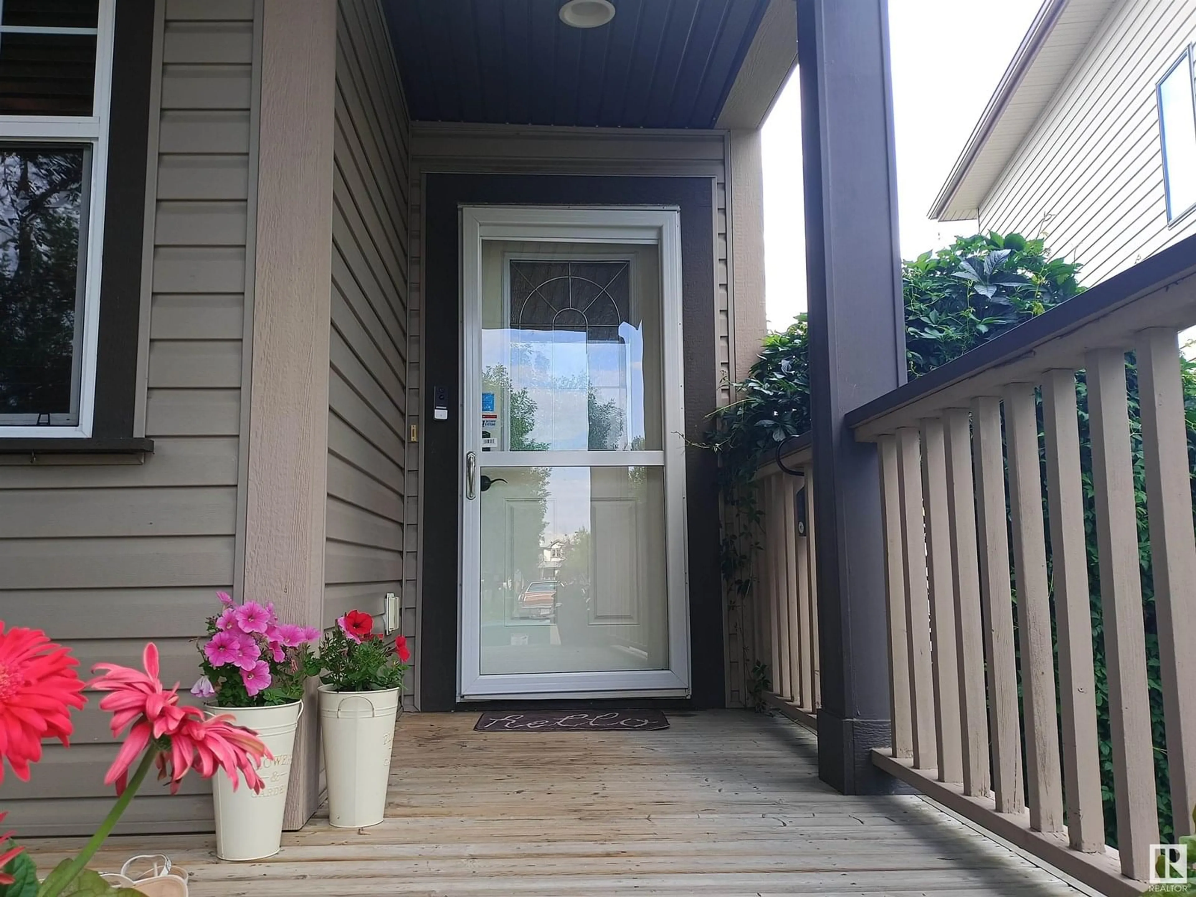 Indoor entryway for 5853 SUTTER PL, Edmonton Alberta T6R3R2