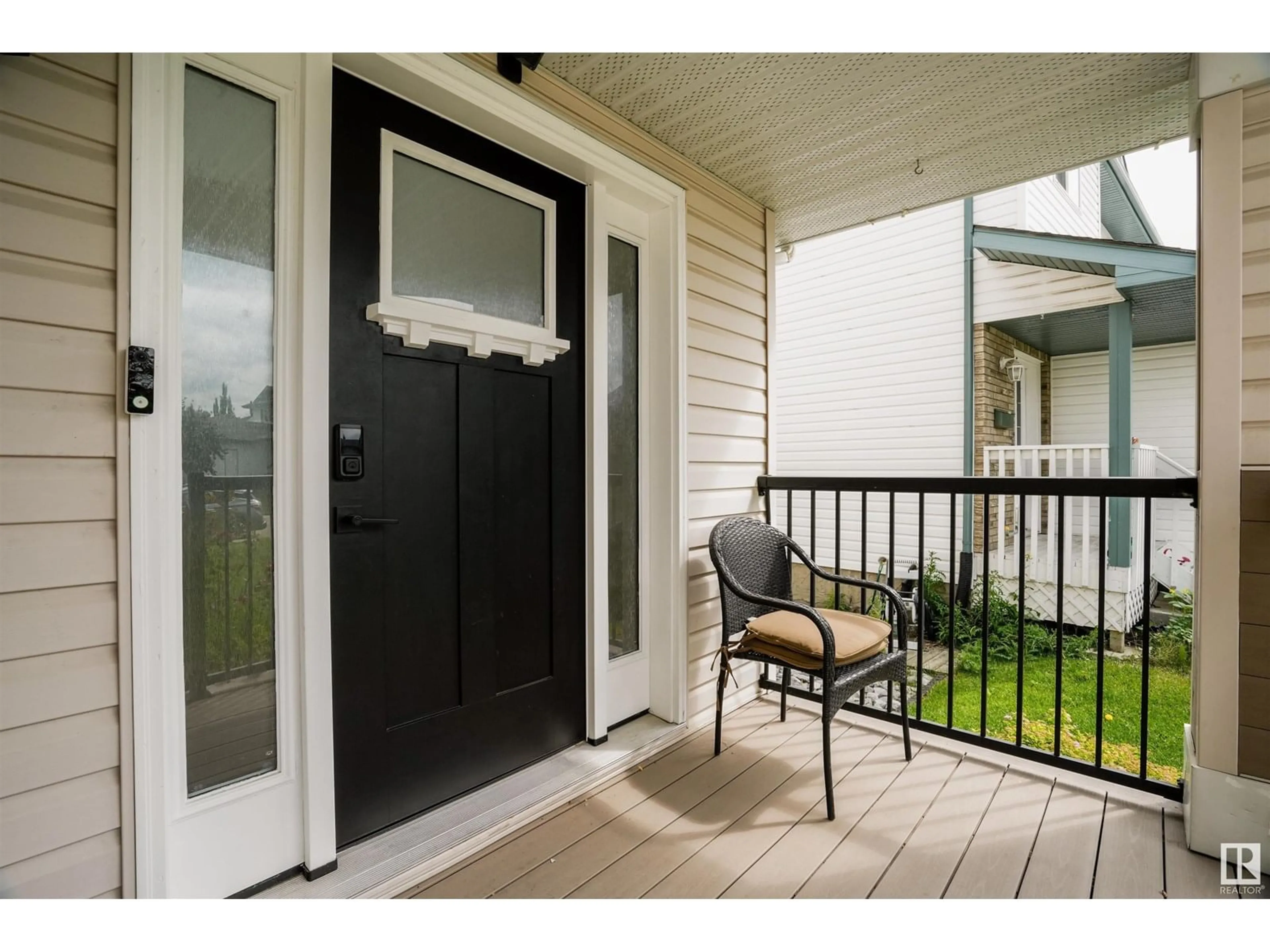 Indoor entryway for 21 DONNELY TC, Sherwood Park Alberta T8H2B3