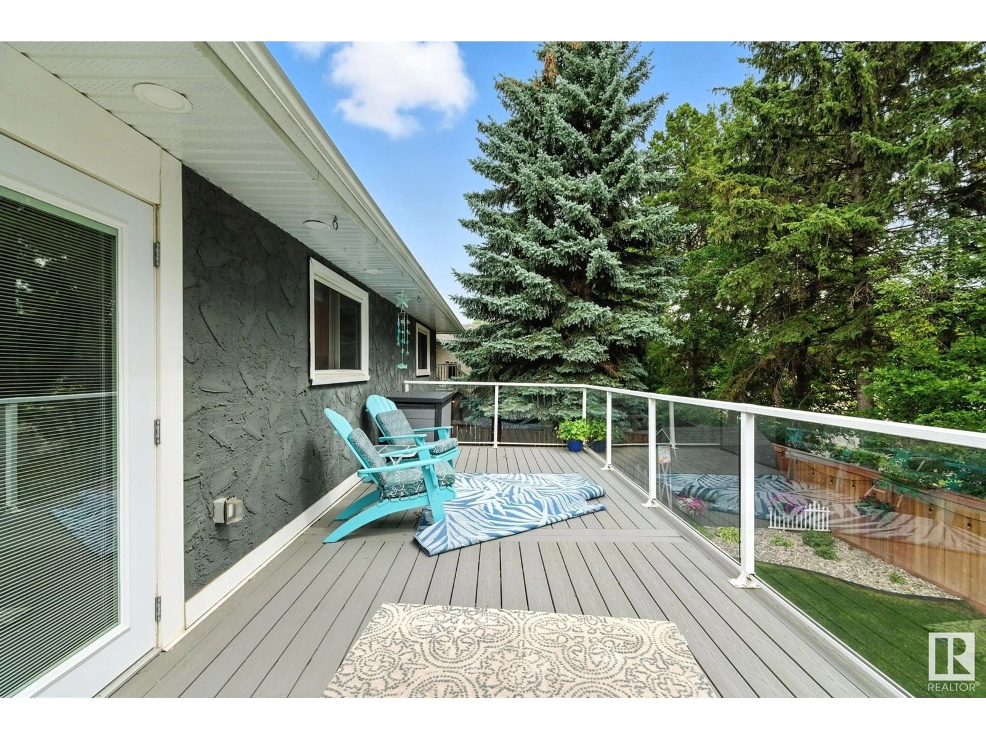 Patio, water/lake/river/ocean view for 36 GLENWOOD CR, St. Albert Alberta T8N1X5