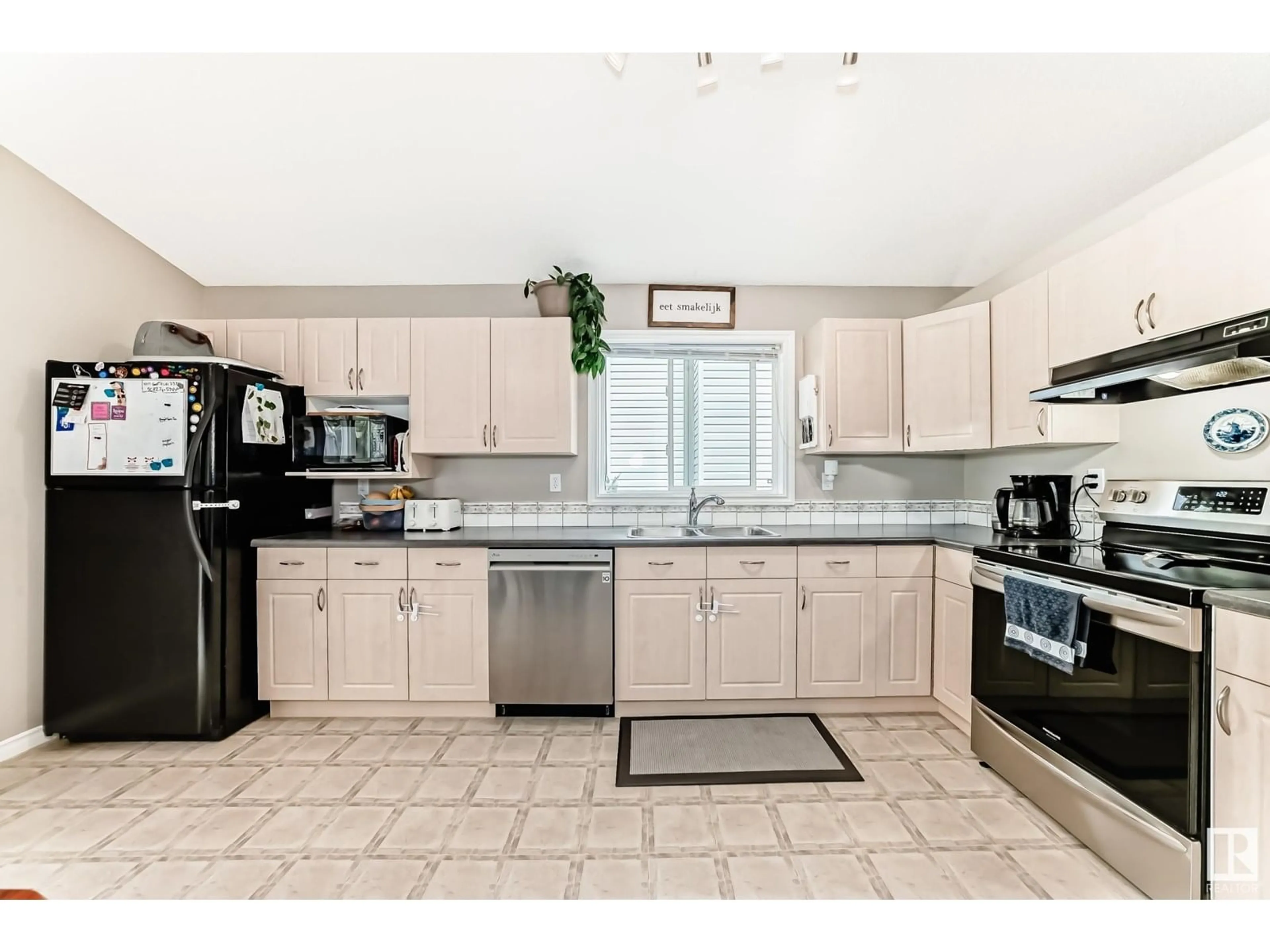 Open concept kitchen, ceramic/tile floor for 26 LINDSAY AV, Spruce Grove Alberta T7X4H6