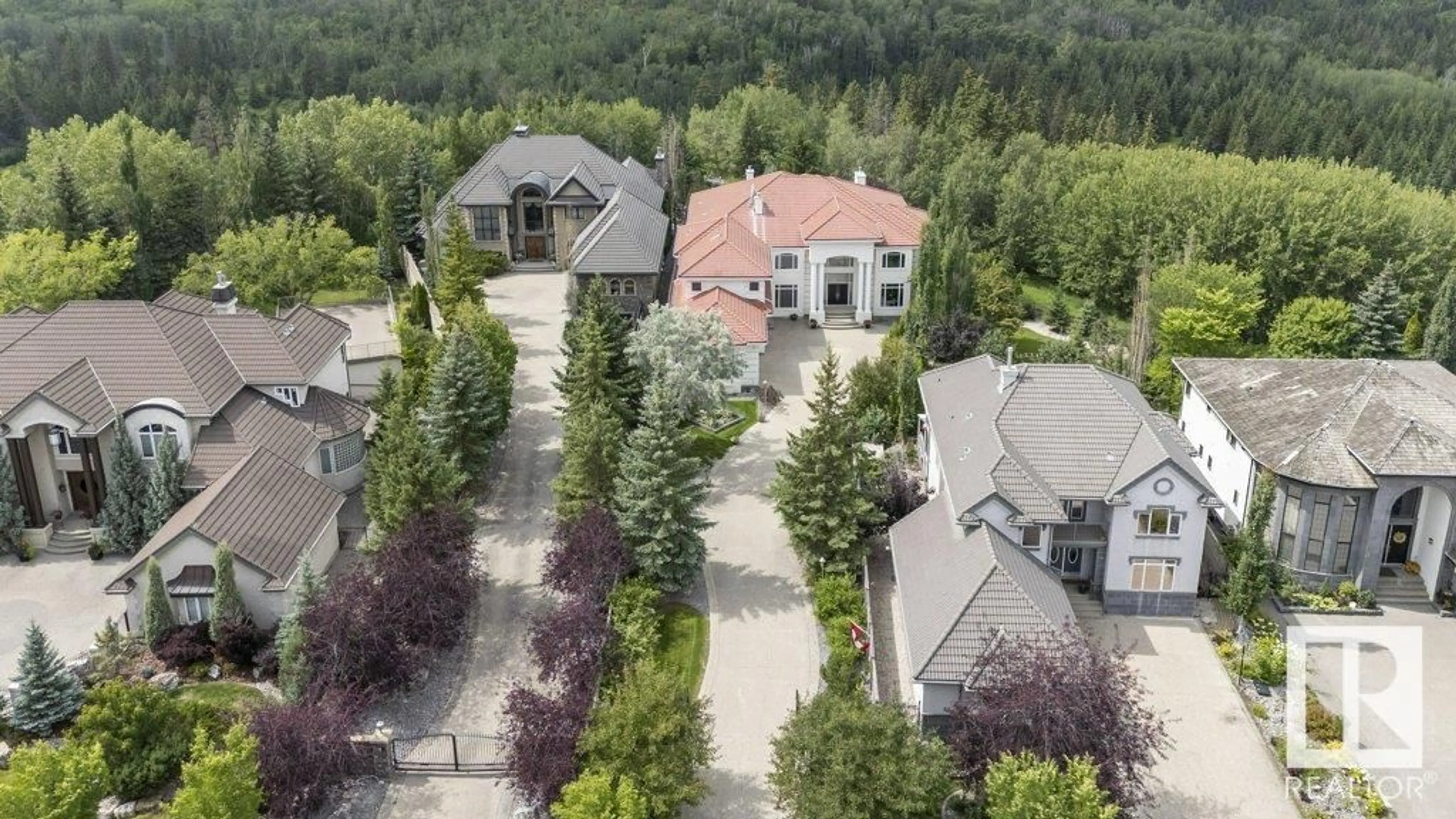 A pic from outside/outdoor area/front of a property/back of a property/a pic from drone, unknown for 1128 119 ST, Edmonton Alberta T6J7H7