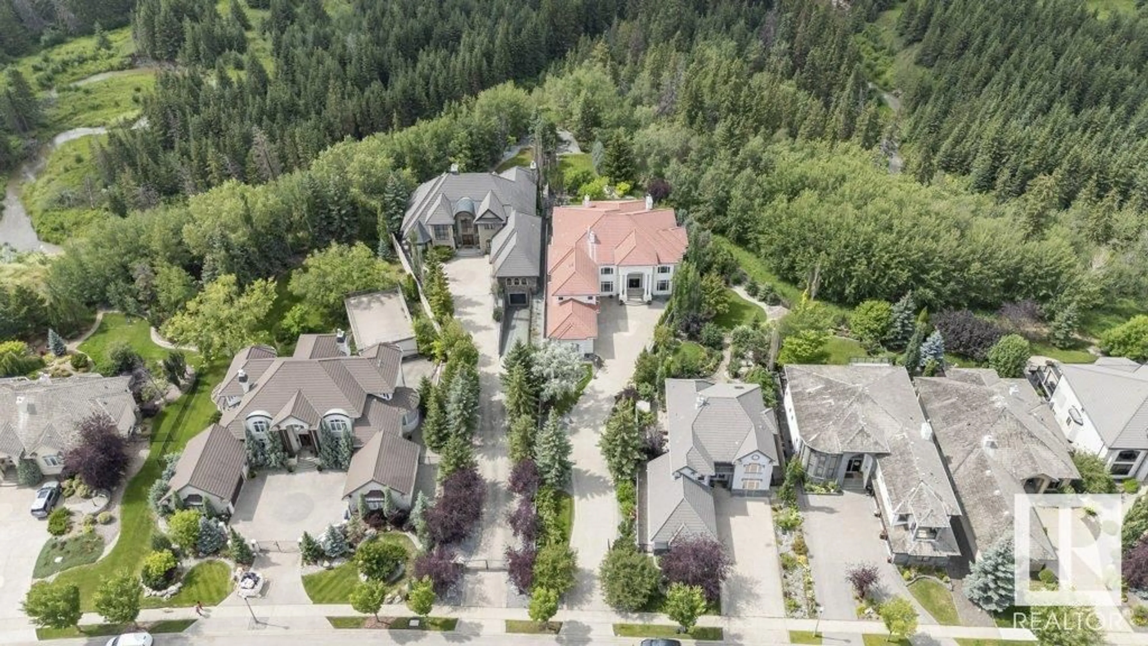 A pic from outside/outdoor area/front of a property/back of a property/a pic from drone, street for 1128 119 ST, Edmonton Alberta T6J7H7