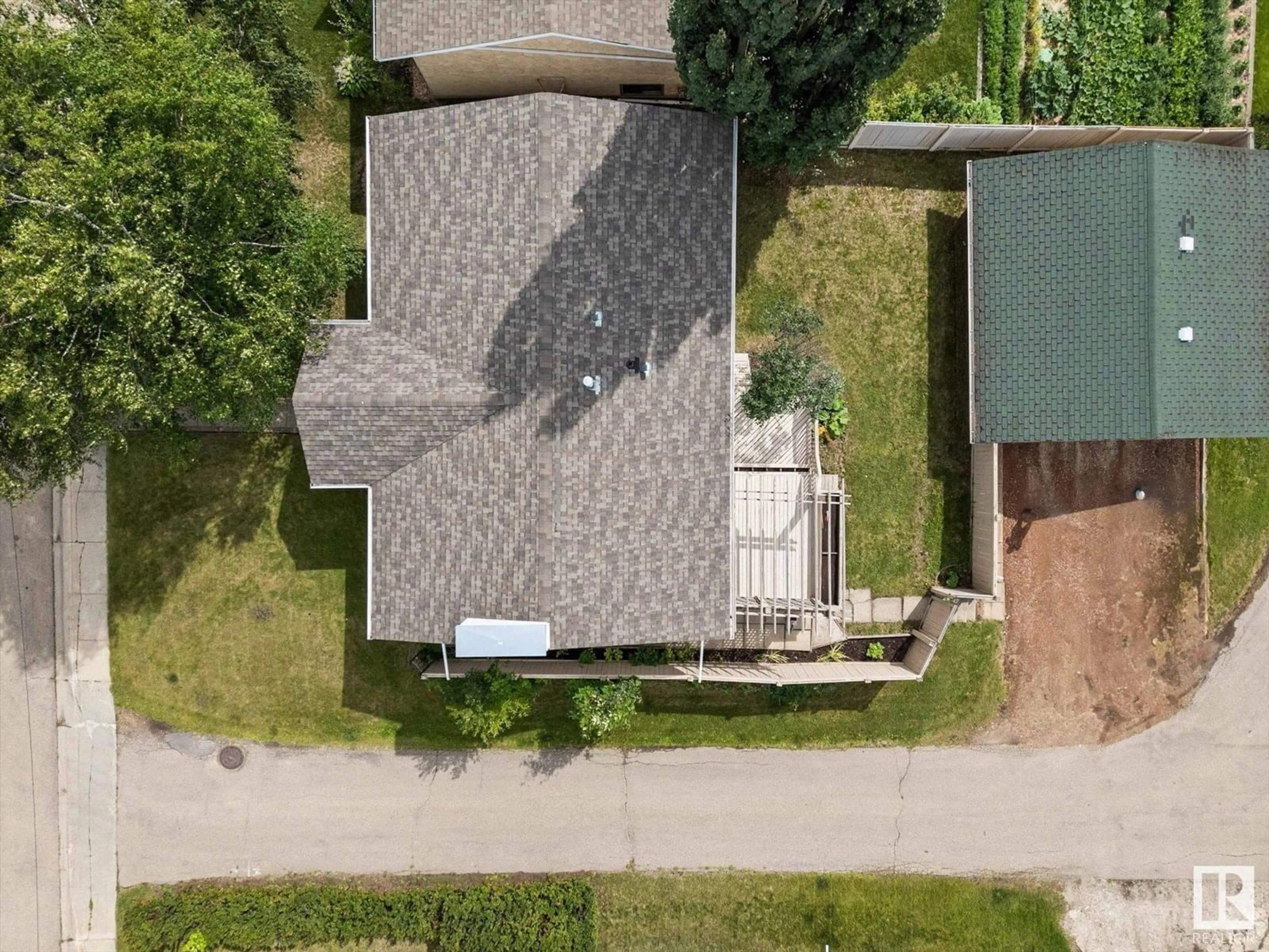 A pic from outside/outdoor area/front of a property/back of a property/a pic from drone, unknown for 51 WEST TERRACE PL, Spruce Grove Alberta T7X1T4