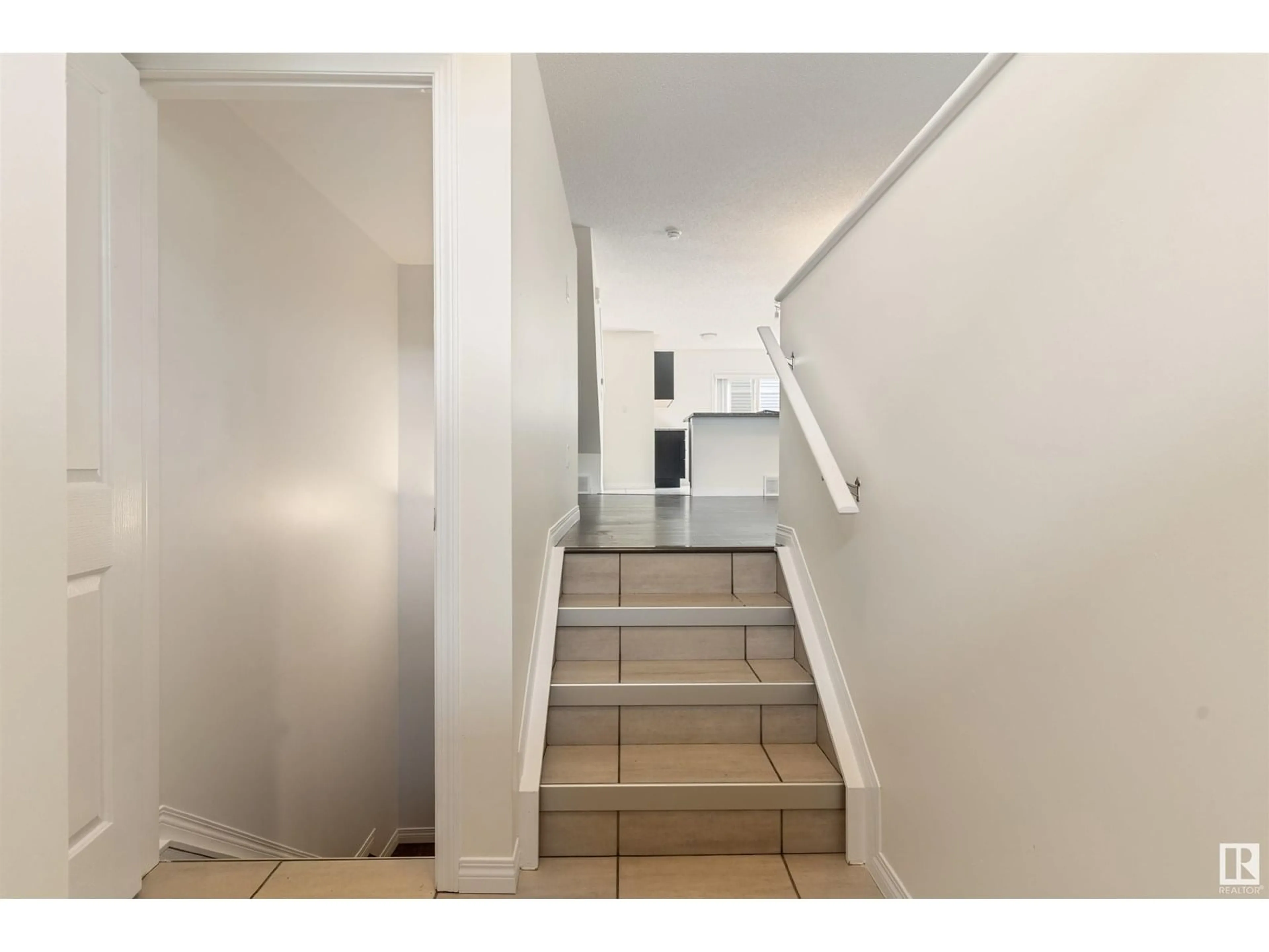 Stairs for SW - 52 1030 CHAPPELLE BV, Edmonton Alberta T6W2K7