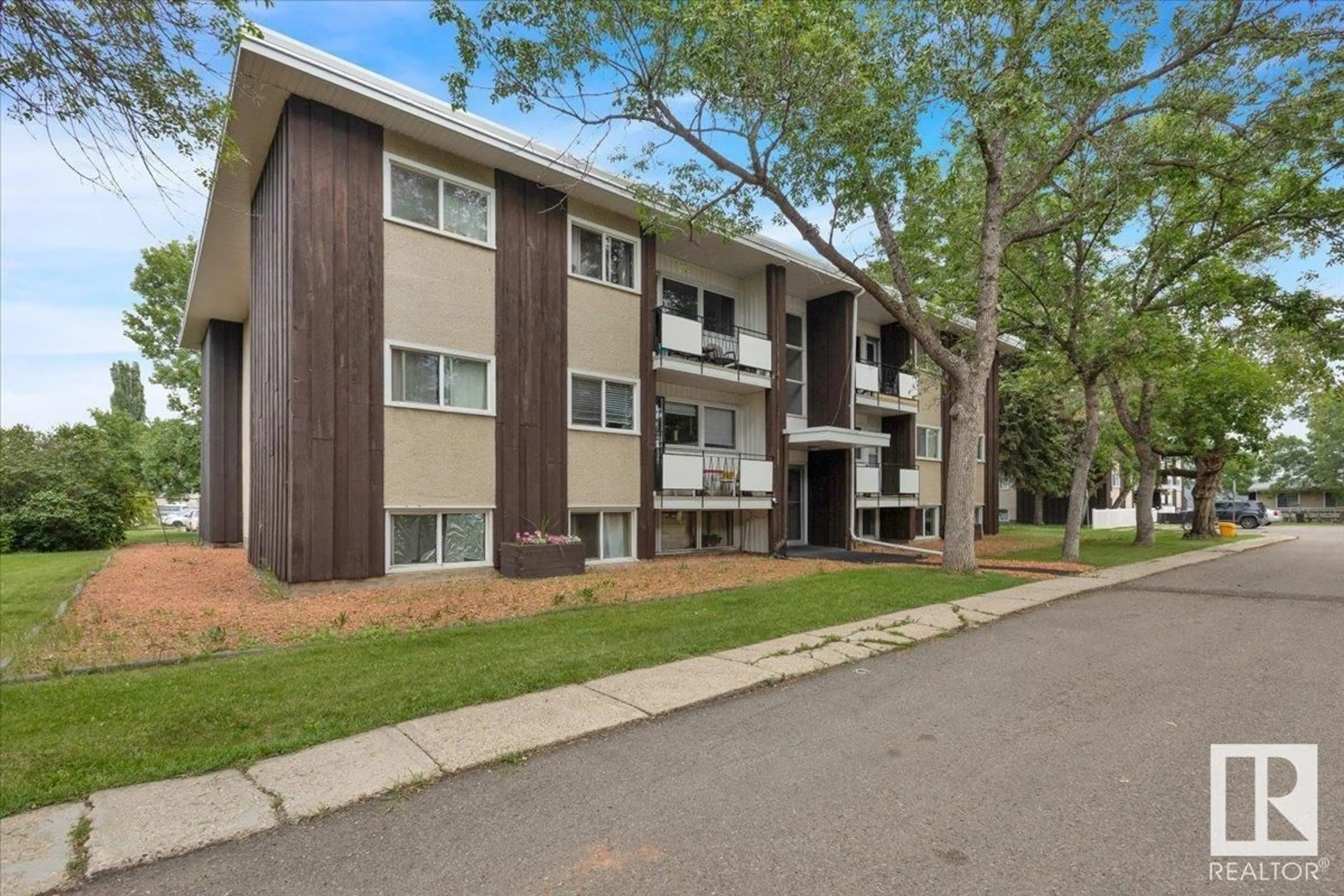Patio, unknown for #3 - 5635 105 ST, Edmonton Alberta T6H2N2