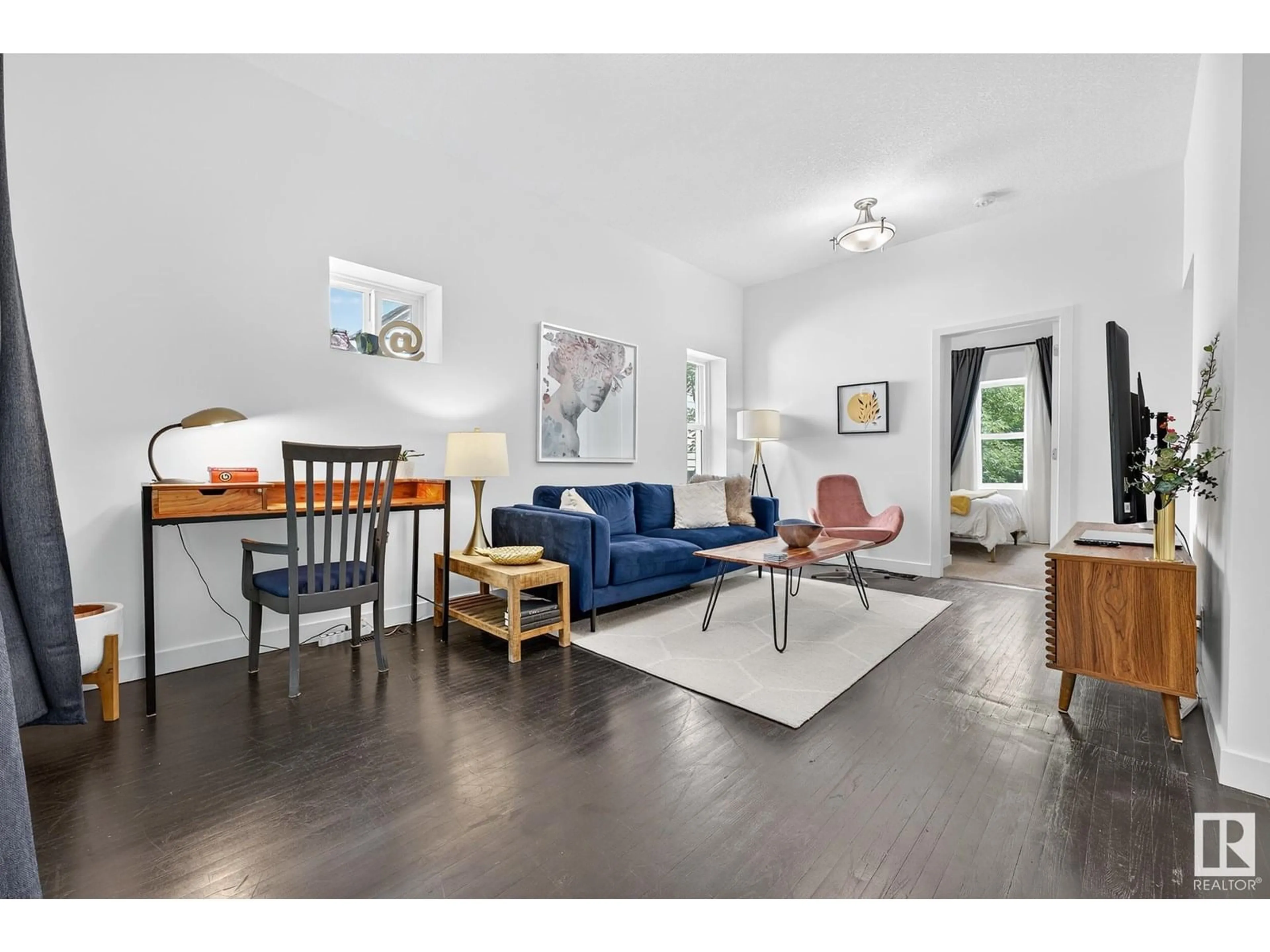 Living room with furniture, wood/laminate floor for NW - 11333 89 ST, Edmonton Alberta T5B3T5