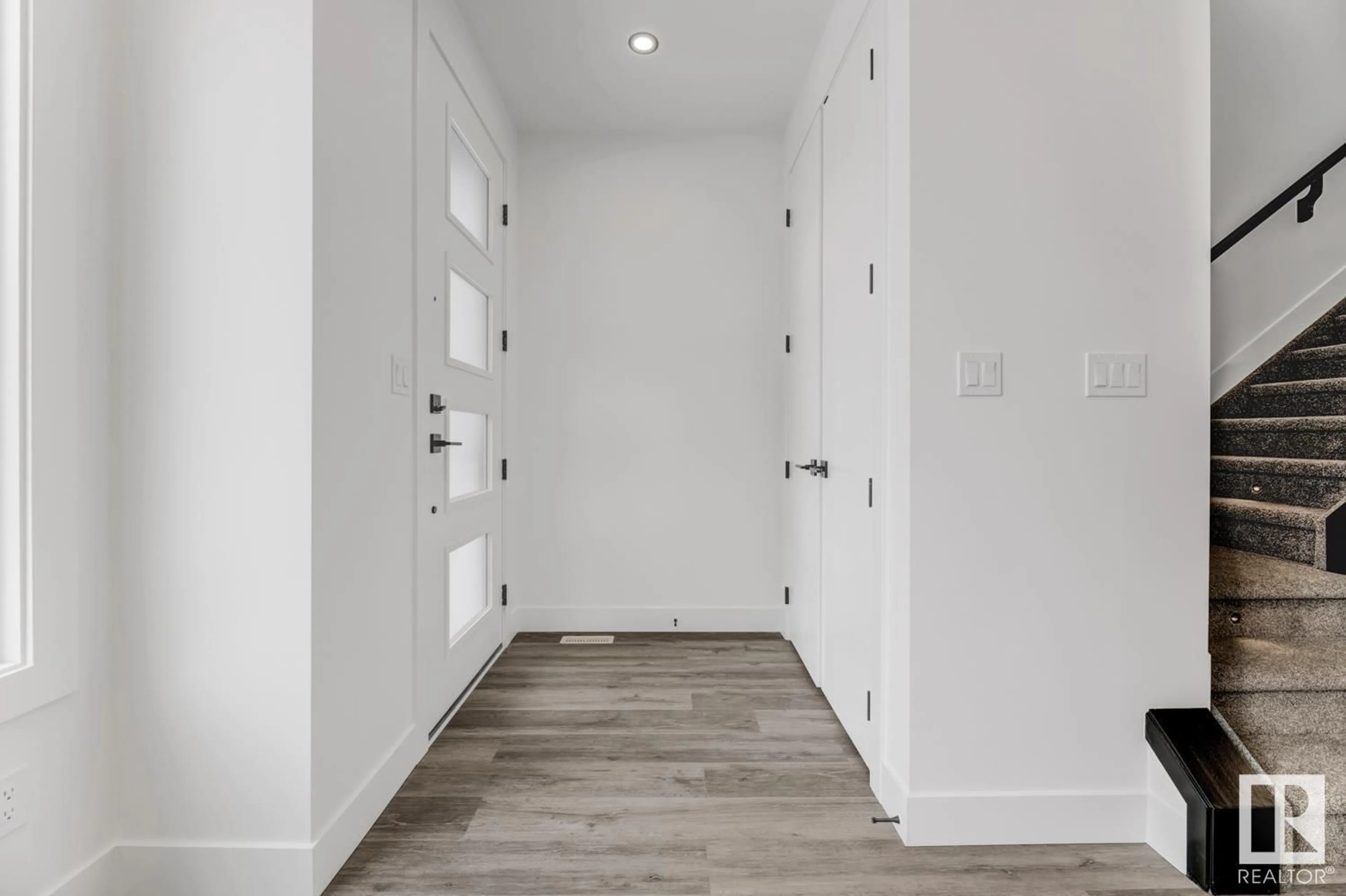 Indoor entryway for 12307 91 ST, Edmonton Alberta T5B4C6