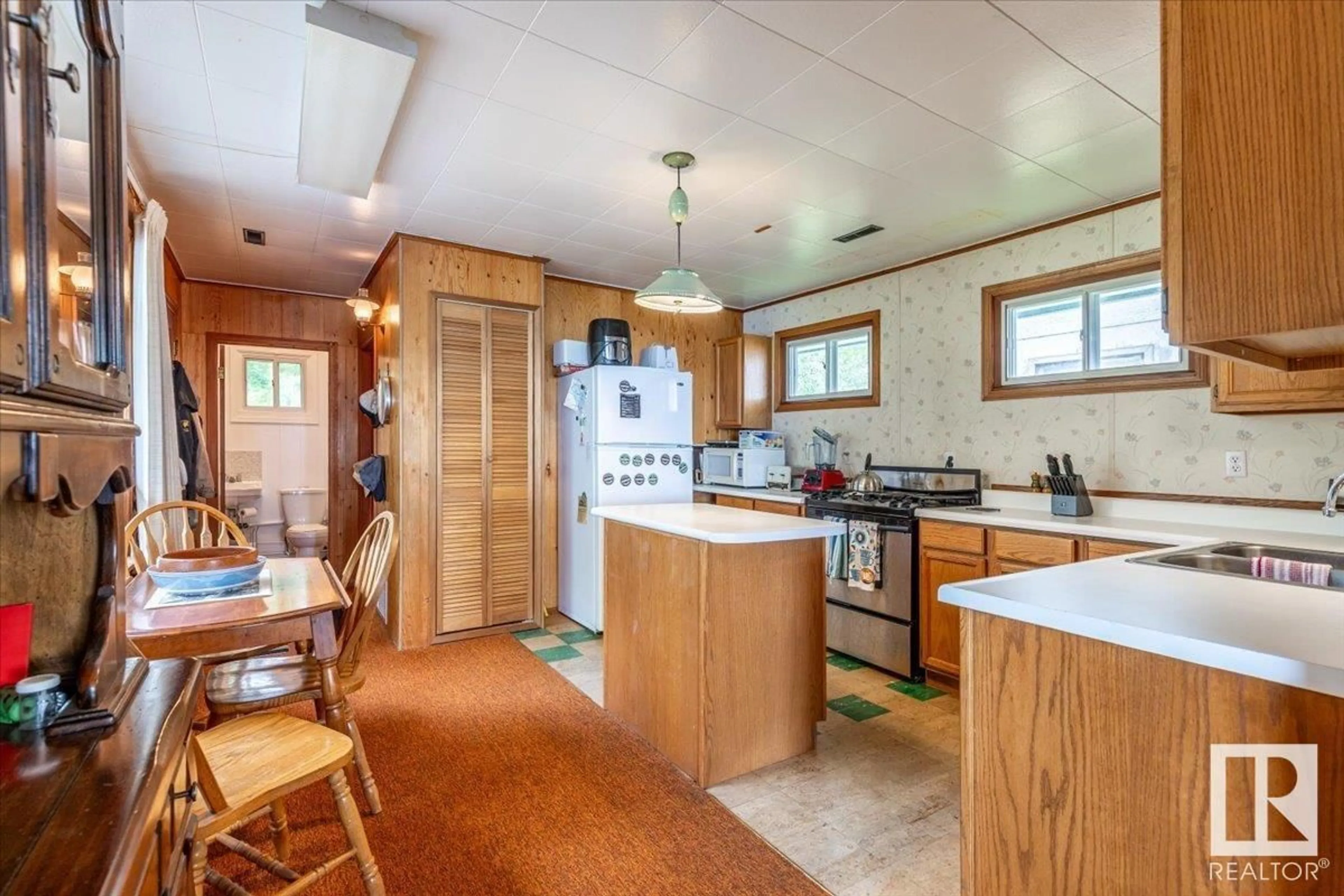 Standard kitchen, unknown for 59 BEACH AVE, Rural Leduc County Alberta T0C2C0