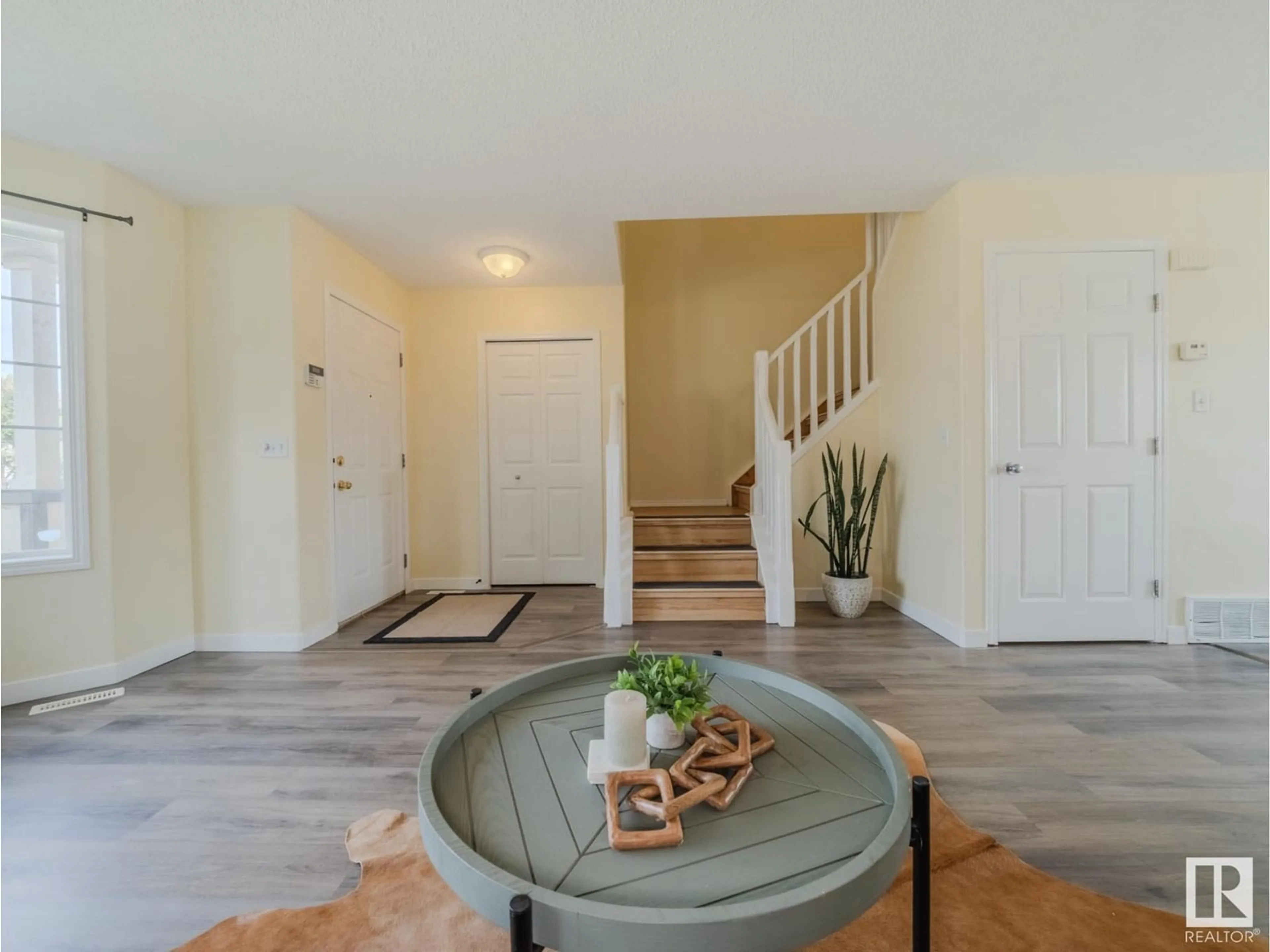 Indoor entryway for NW - 15013 135A ST, Edmonton Alberta T6V1N1