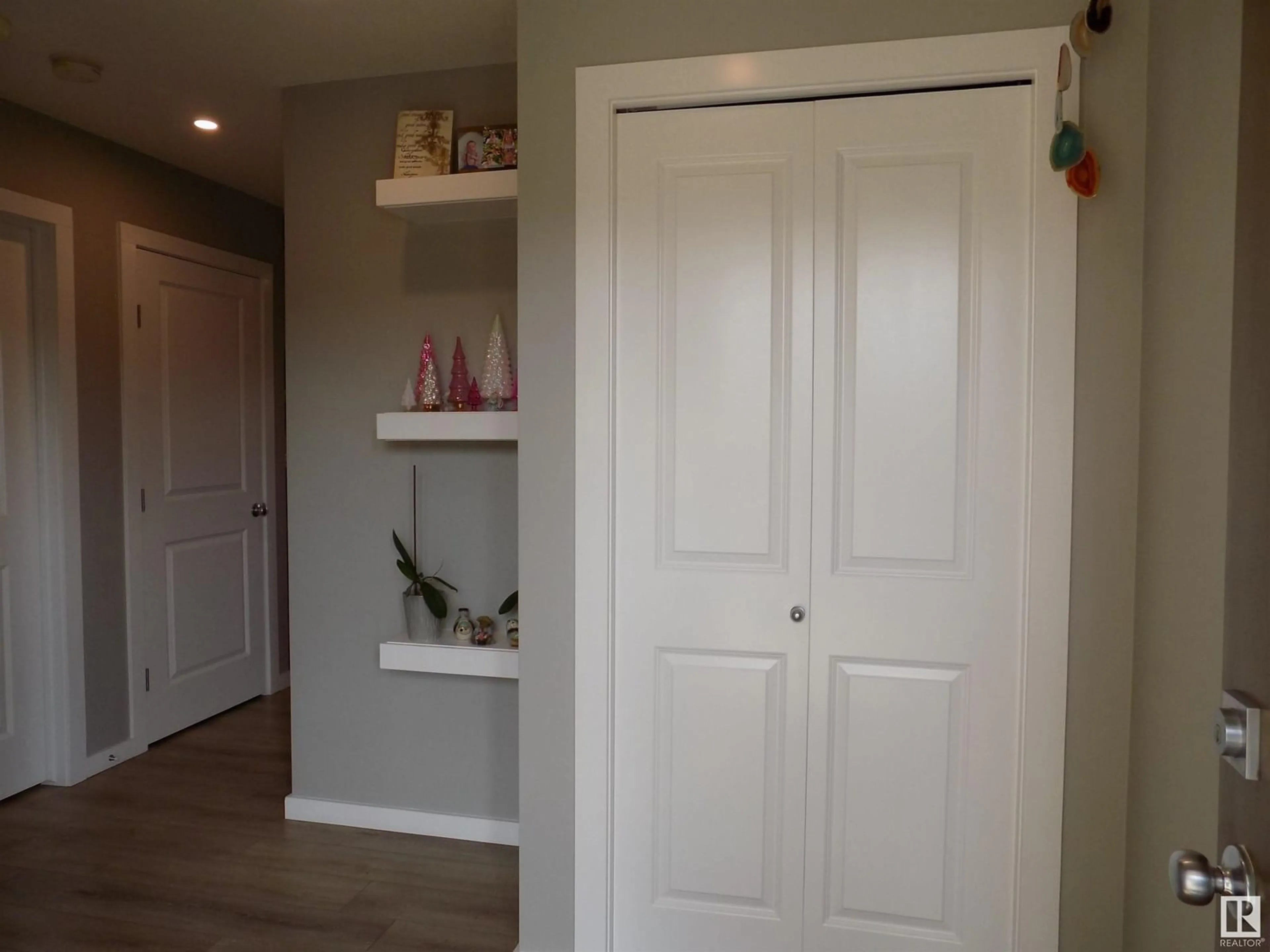 Indoor entryway for 244 LARCH CRESCENT, Leduc Alberta T9E1L3