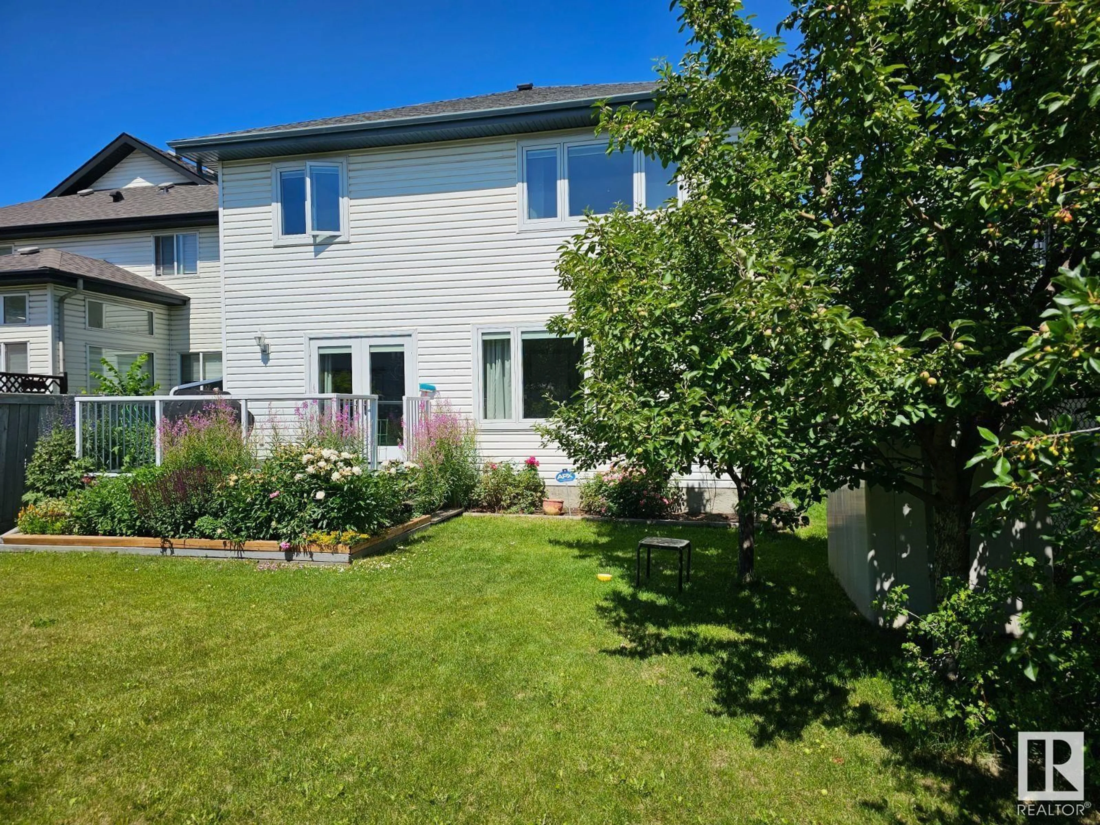 A pic from outside/outdoor area/front of a property/back of a property/a pic from drone, street for 113 COTE CR, Edmonton Alberta T6V1L3
