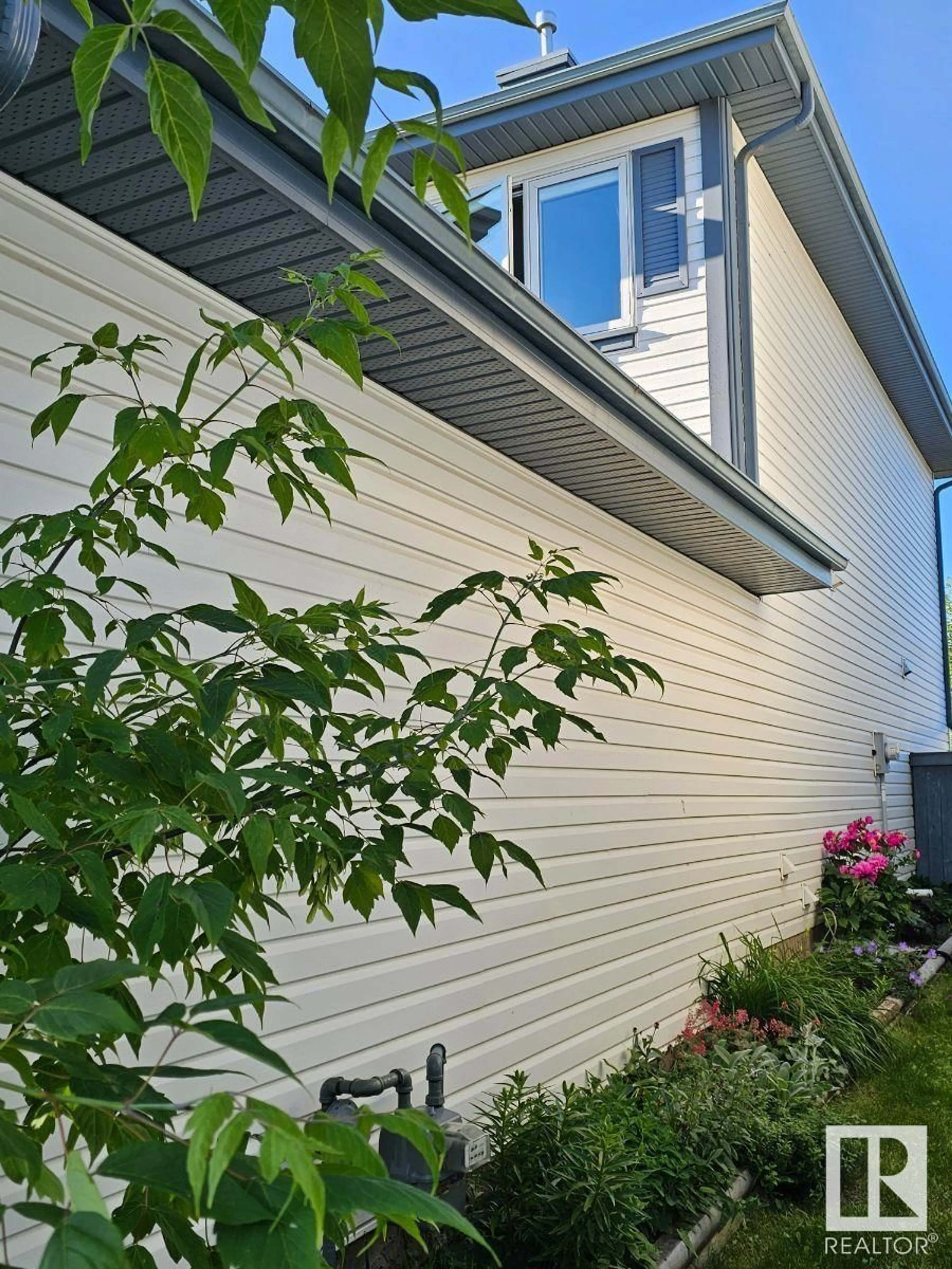 Home with vinyl exterior material, street for 113 COTE CR, Edmonton Alberta T6V1L3