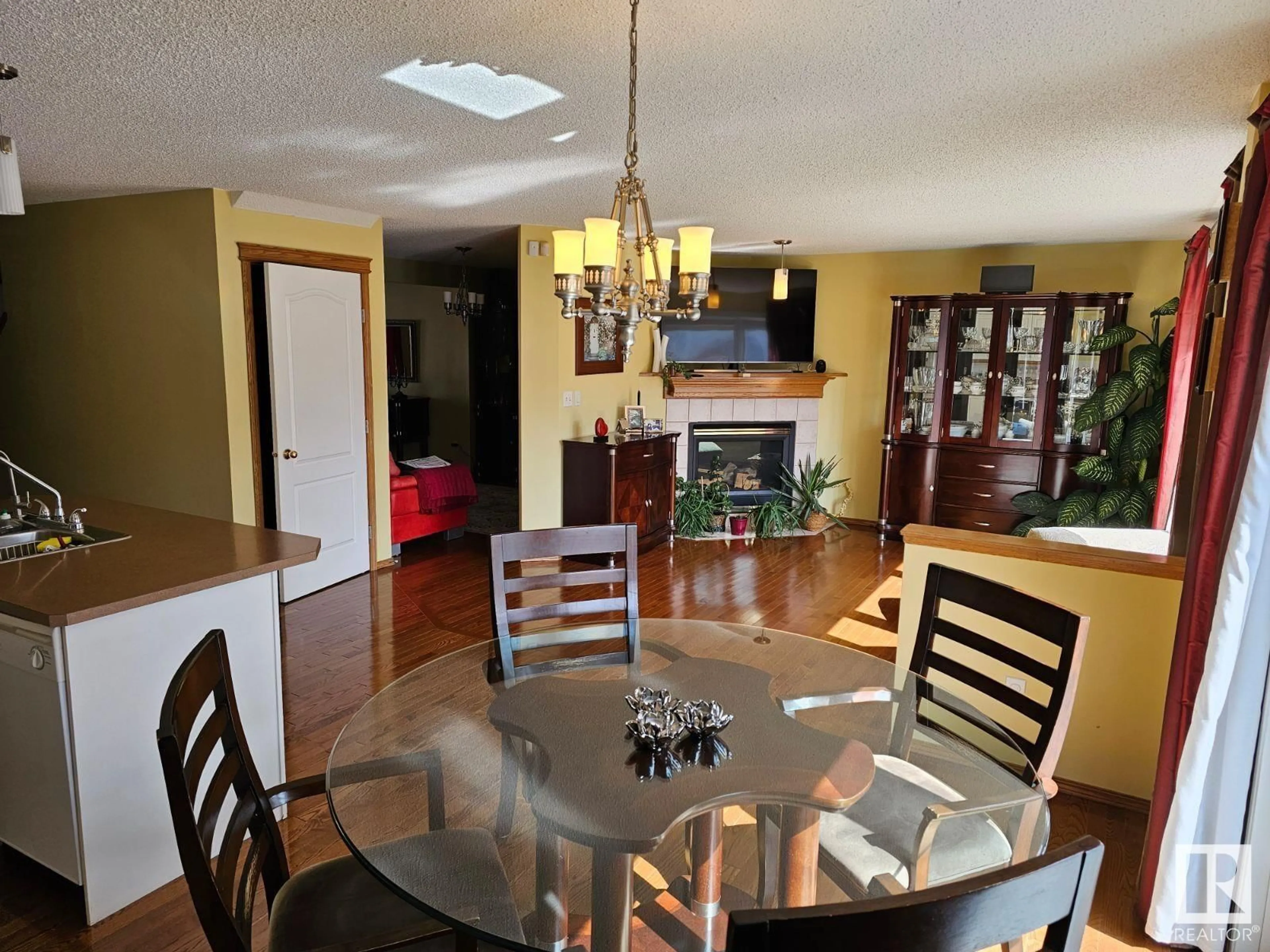 Dining room, wood/laminate floor for 113 COTE CR, Edmonton Alberta T6V1L3