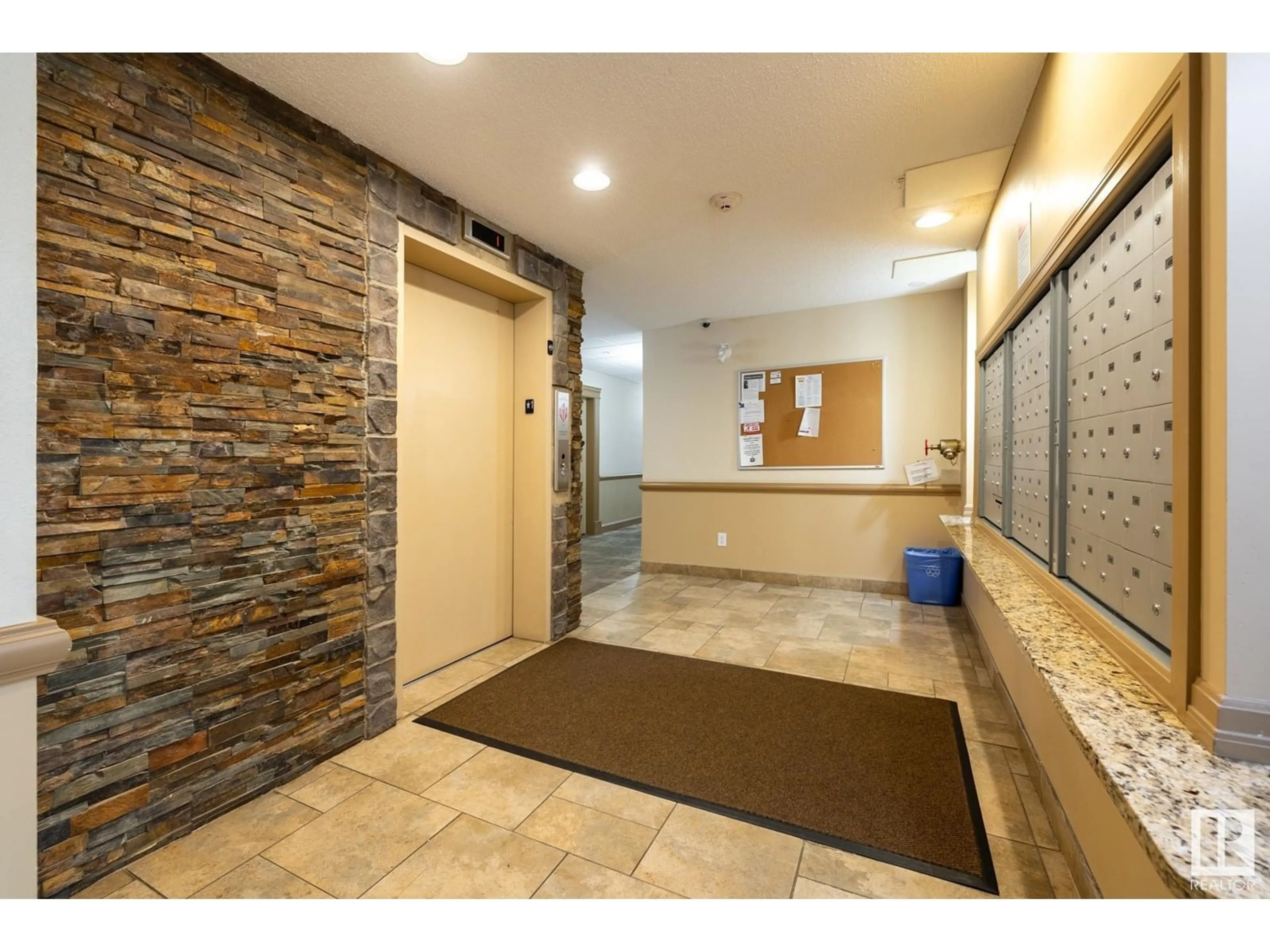 Indoor foyer for 105 - 273 CHARLOTTE WY, Sherwood Park Alberta T8H0N9