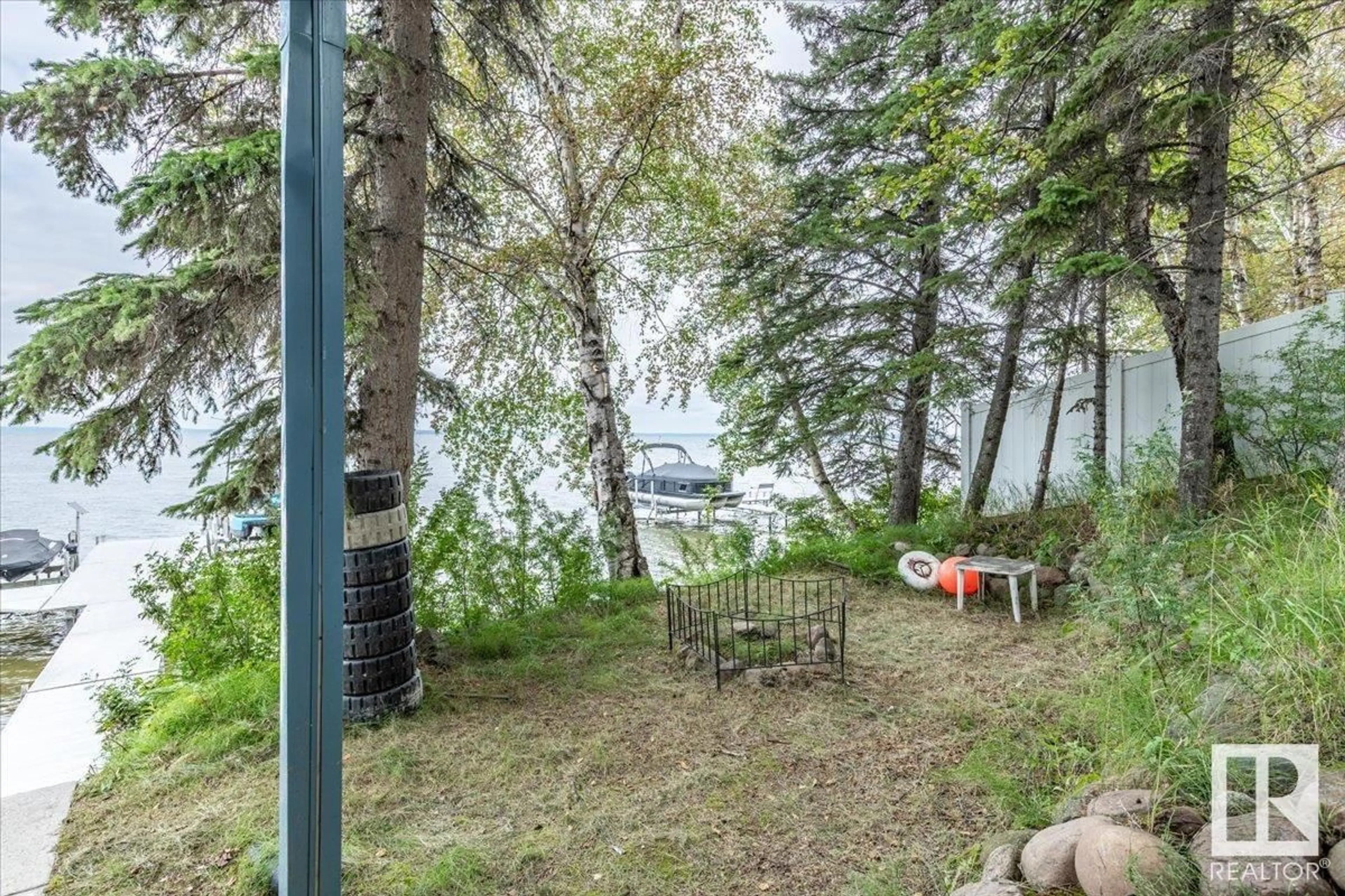 Patio, water/lake/river/ocean view for 239 LAKESHORE DR, Rural Wetaskiwin County Alberta T0C2V0