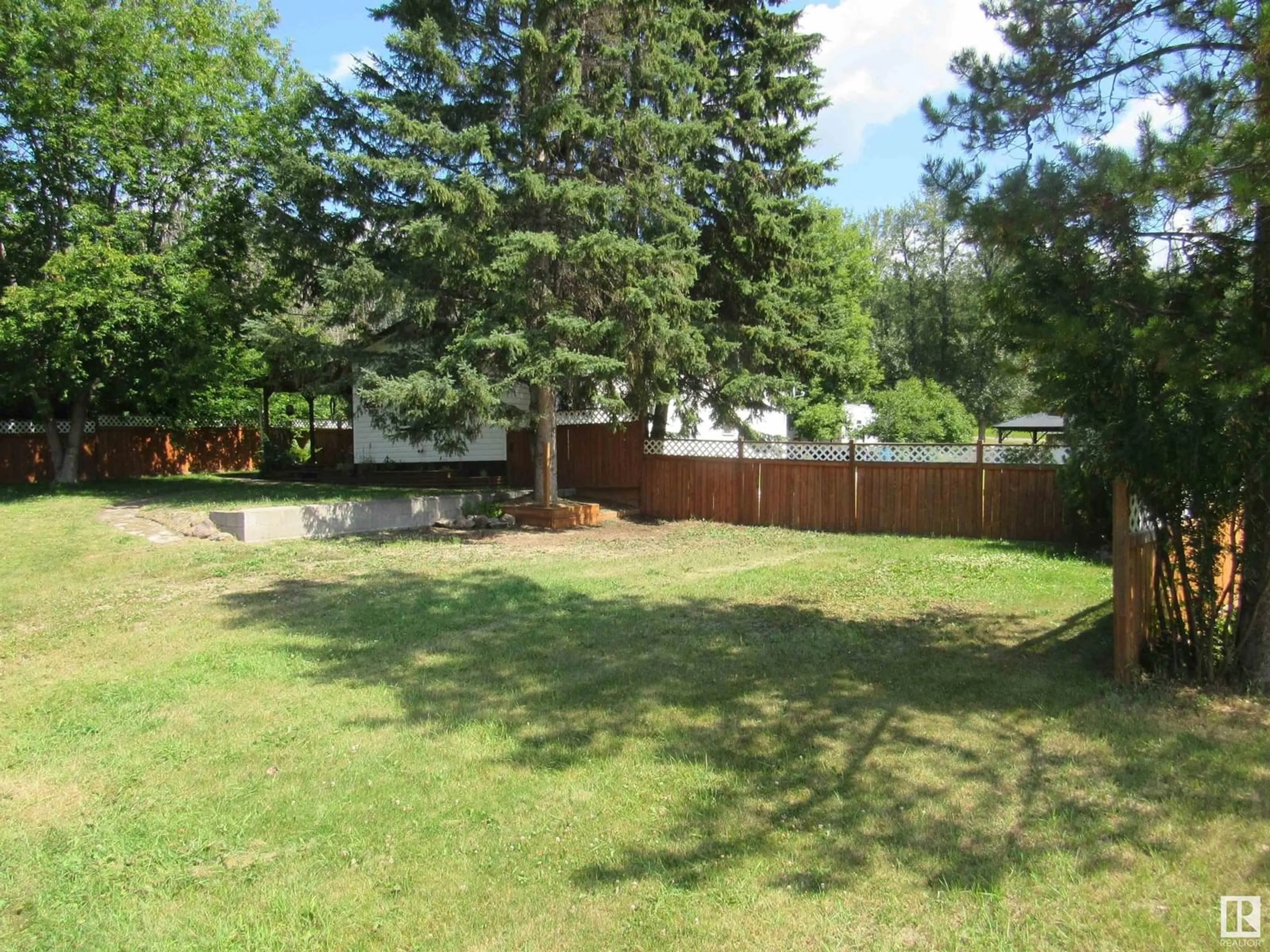 A pic from outside/outdoor area/front of a property/back of a property/a pic from drone, unknown for 9 CRESCENT DR, Fort Assiniboine Alberta T0G1A0