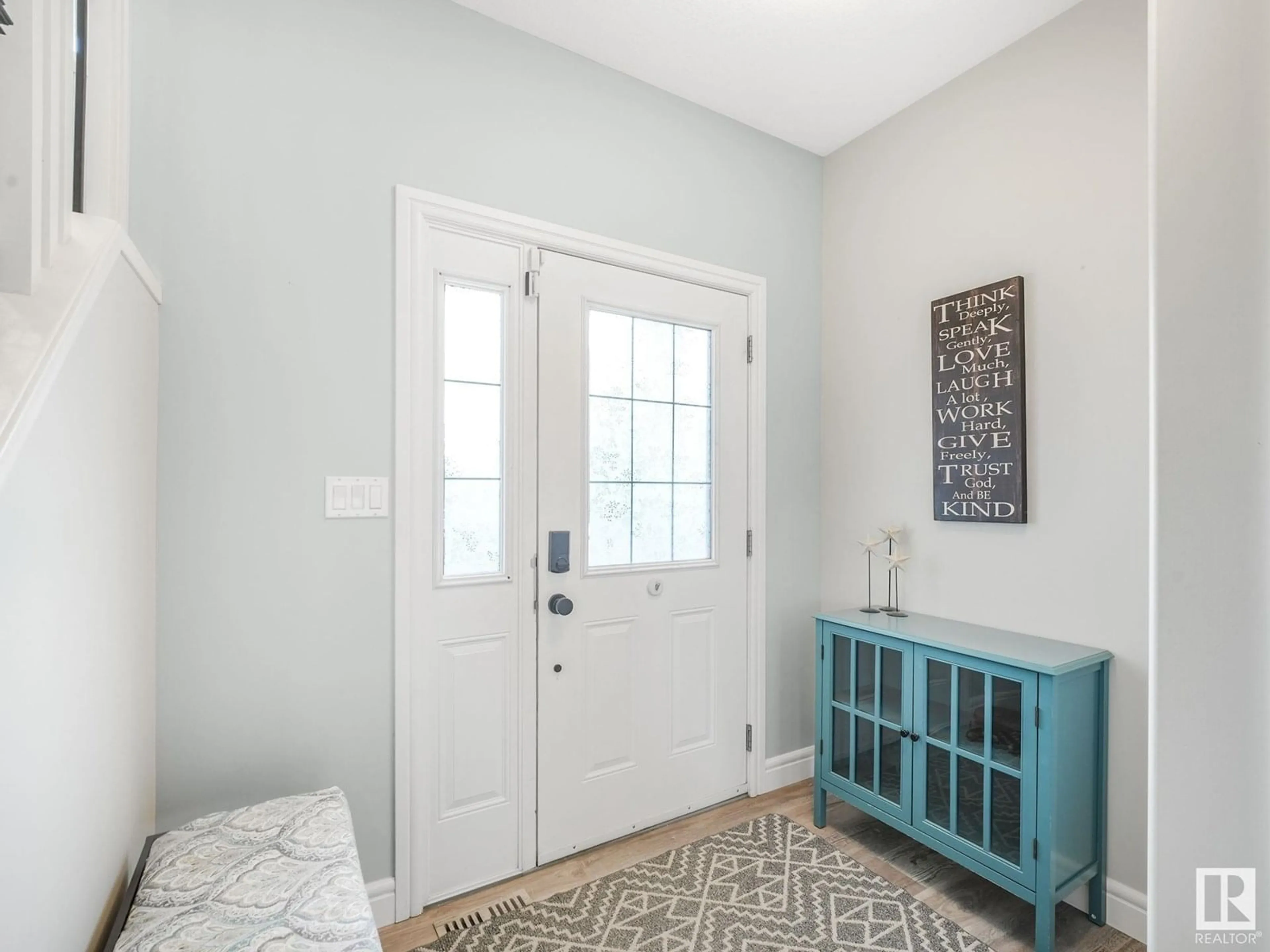 Indoor entryway for 10 NORRIS CR, St. Albert Alberta T8N7M1