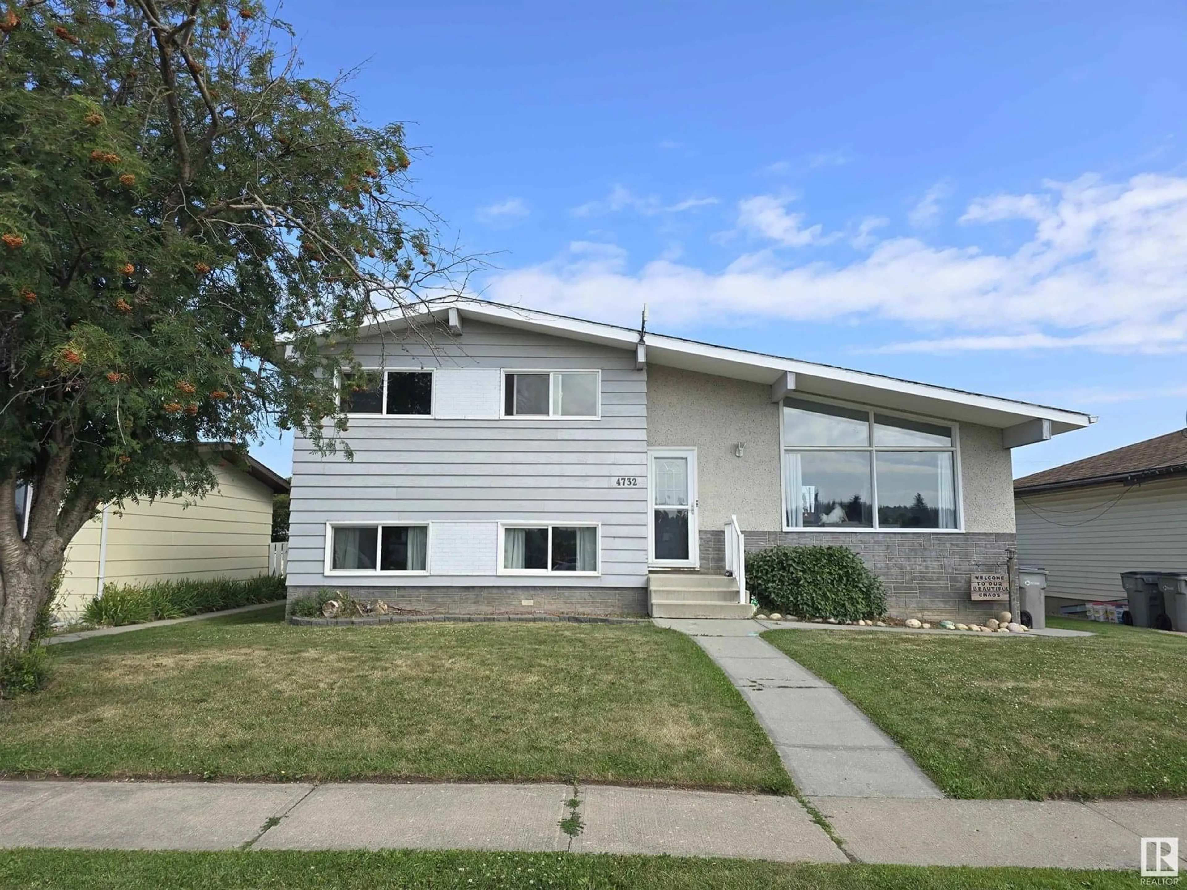 Home with vinyl exterior material, street for 4732 54 AV, Whitecourt Alberta T7S1A3