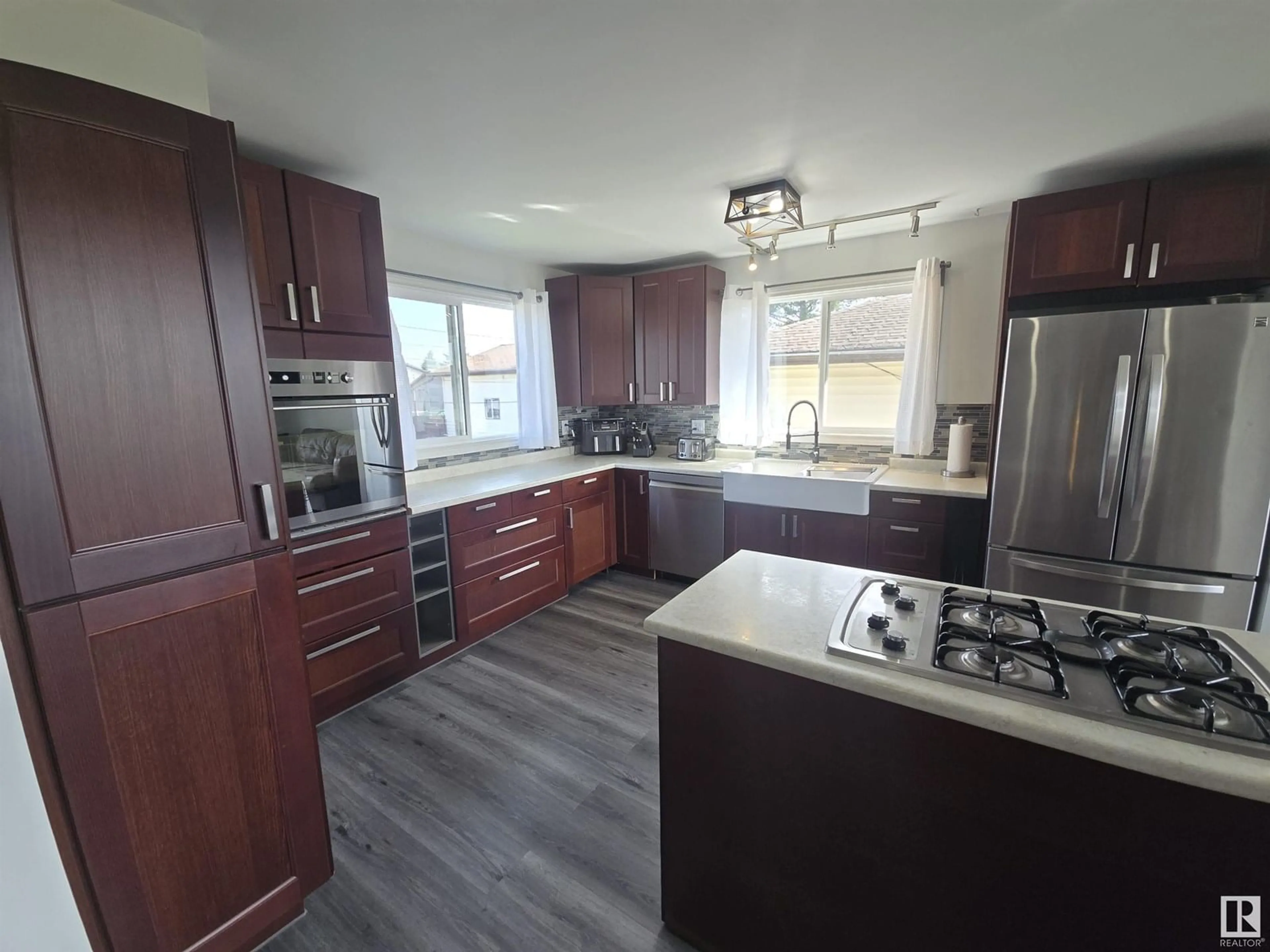 Open concept kitchen, unknown for 4732 54 AV, Whitecourt Alberta T7S1A3