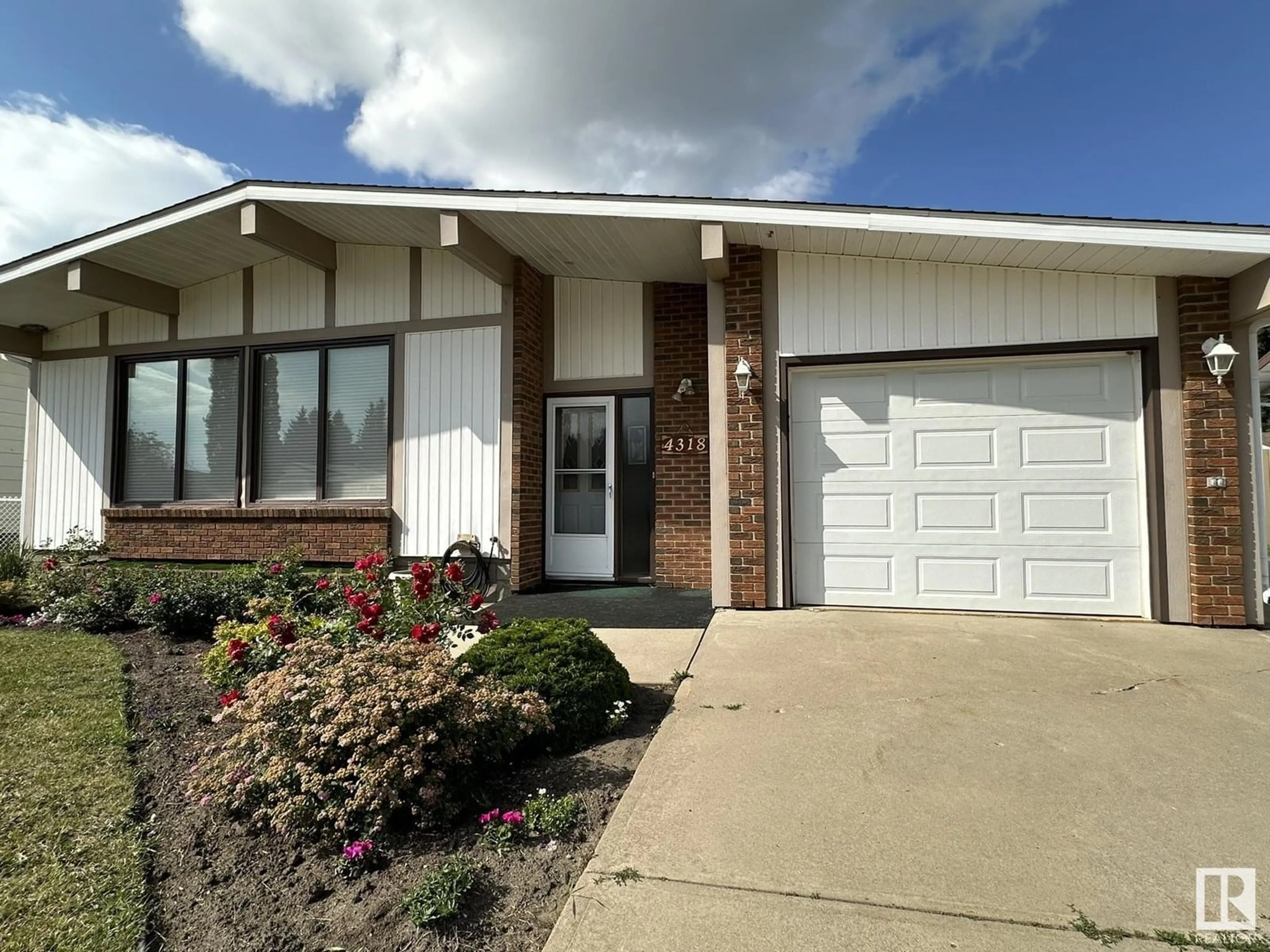 Home with vinyl exterior material, street for 4318 54 AV, Smoky Lake Town Alberta T0A3C0