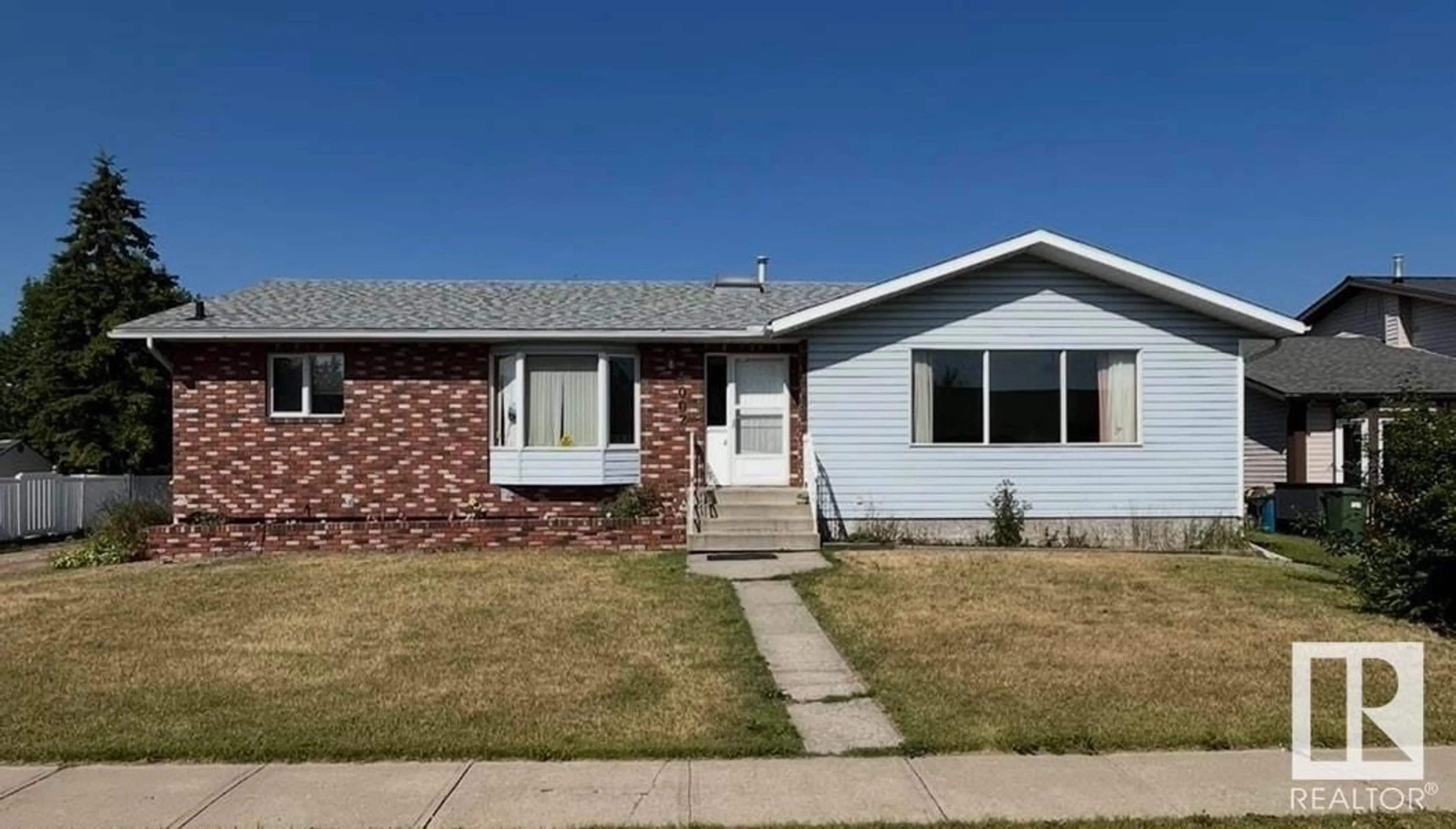 Home with vinyl exterior material, street for 4002 40 ST, Bonnyville Town Alberta T9N1V8