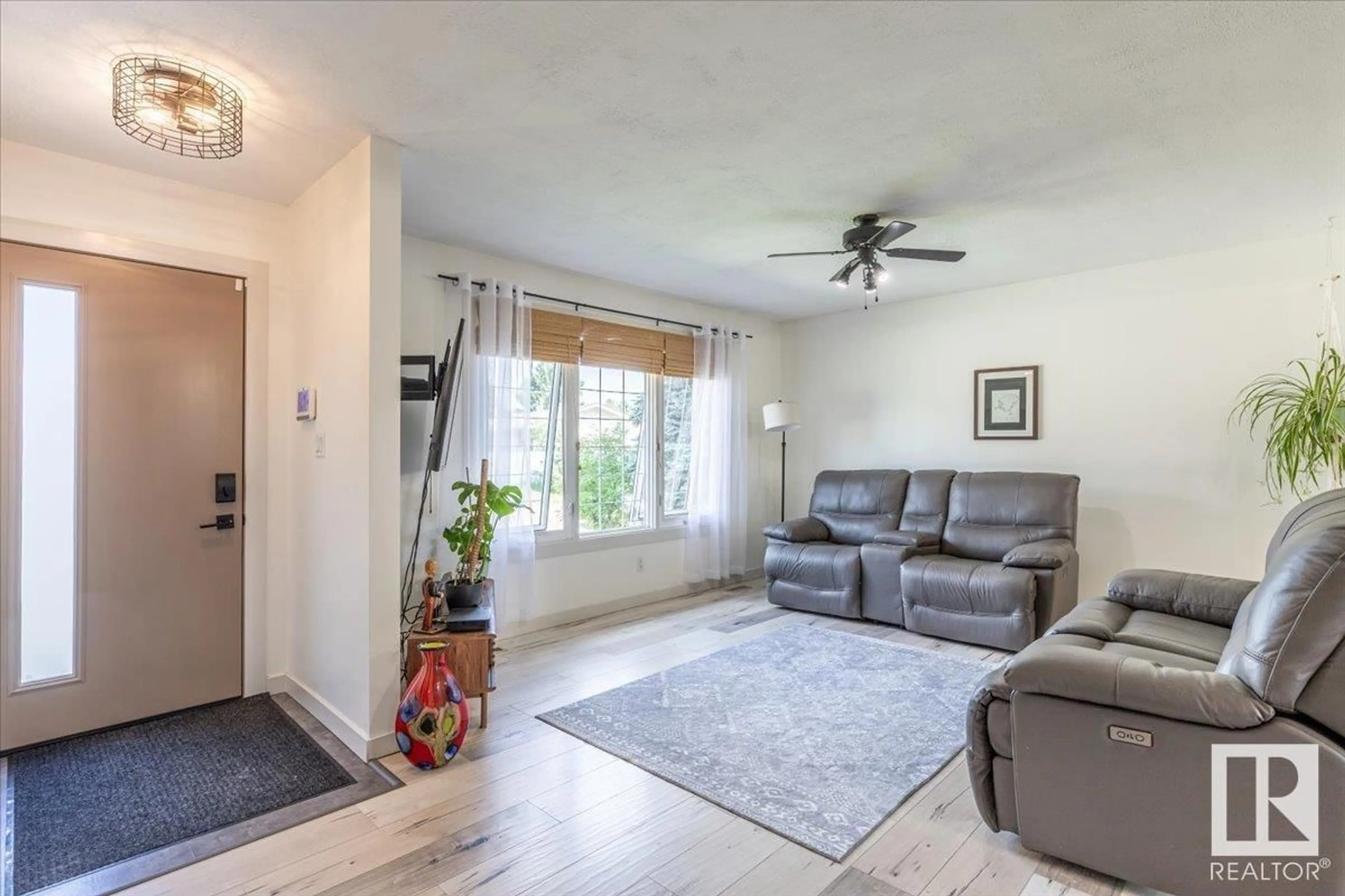 Living room with furniture, unknown for 5305 37 AV, Wetaskiwin Alberta T9A2L4