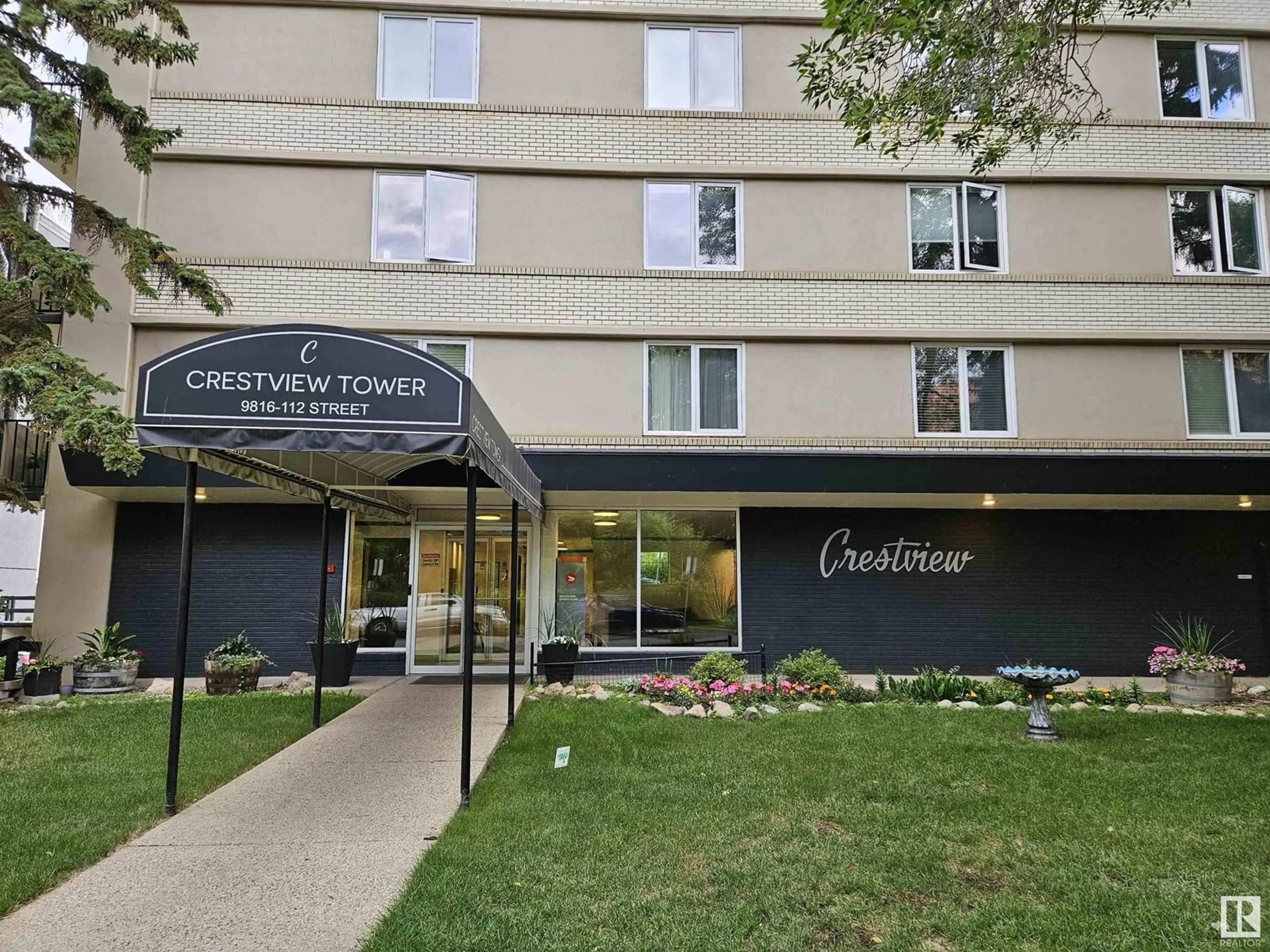 Indoor foyer for #1403 - 9816 112 ST, Edmonton Alberta T5K1L5