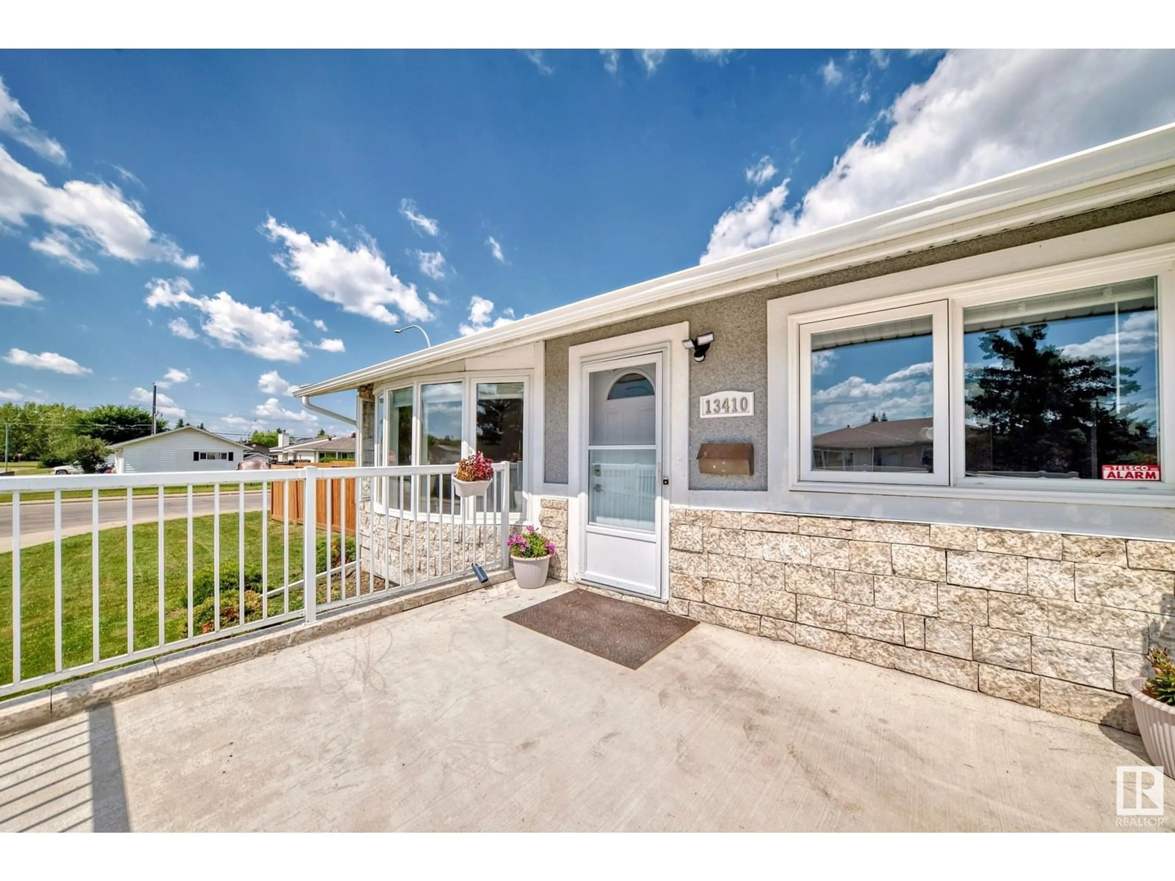 Home with vinyl exterior material, unknown for 13410 134 AV, Edmonton Alberta T5L3V9