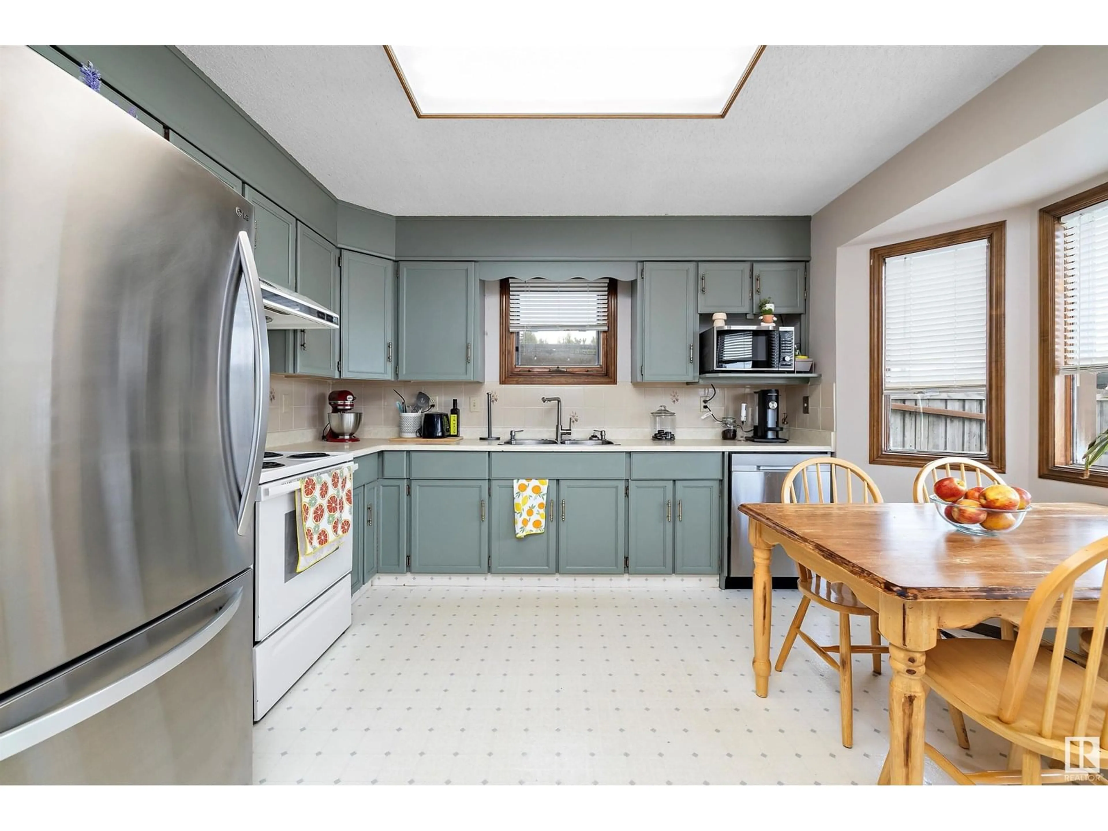 Open concept kitchen, ceramic/tile floor for NW - 9123 175 AV, Edmonton Alberta T5Z2M3