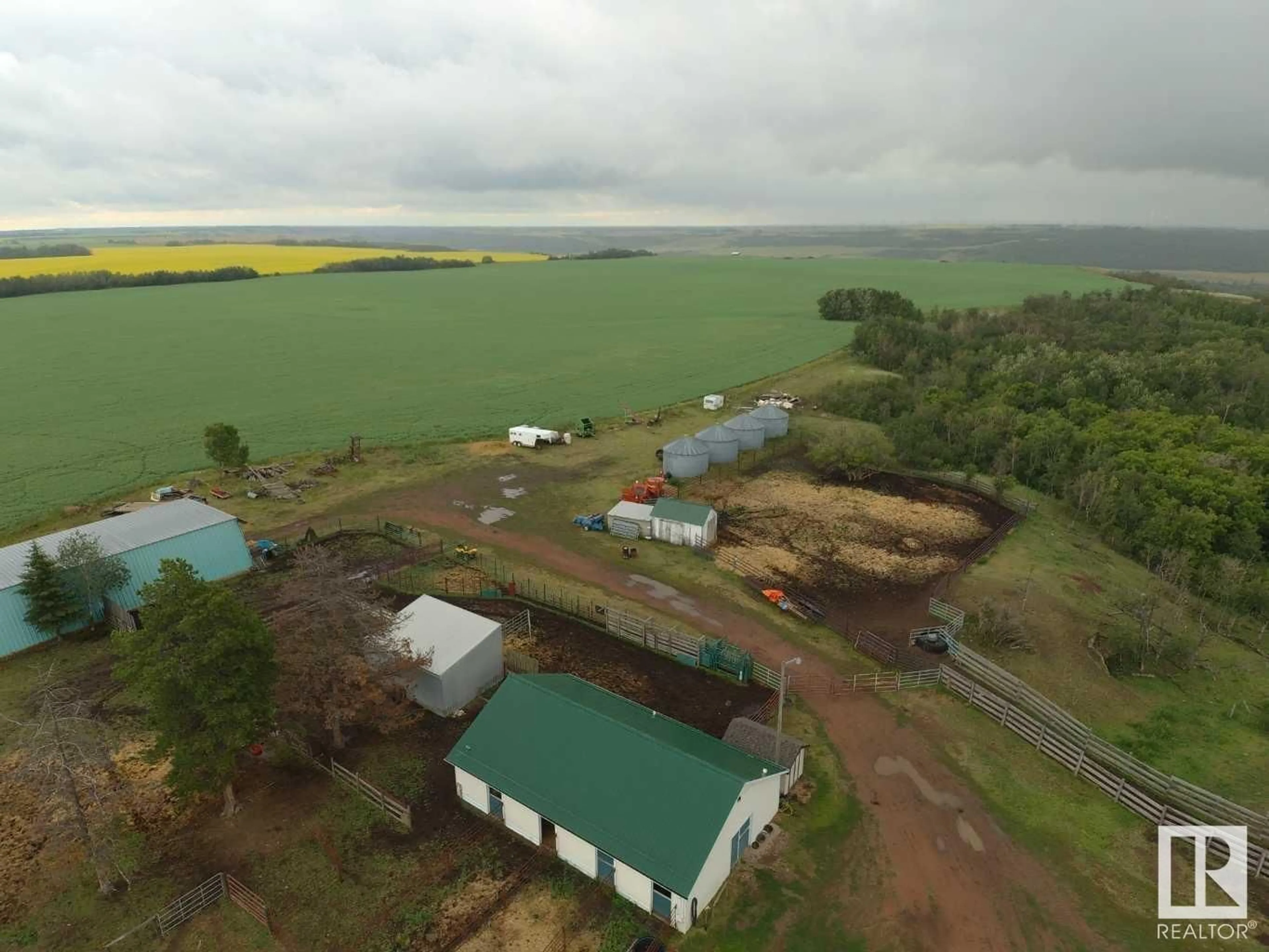 A pic from outside/outdoor area/front of a property/back of a property/a pic from drone, building for 14123 TWP RD 404, Rural Flagstaff County Alberta T0B1N0