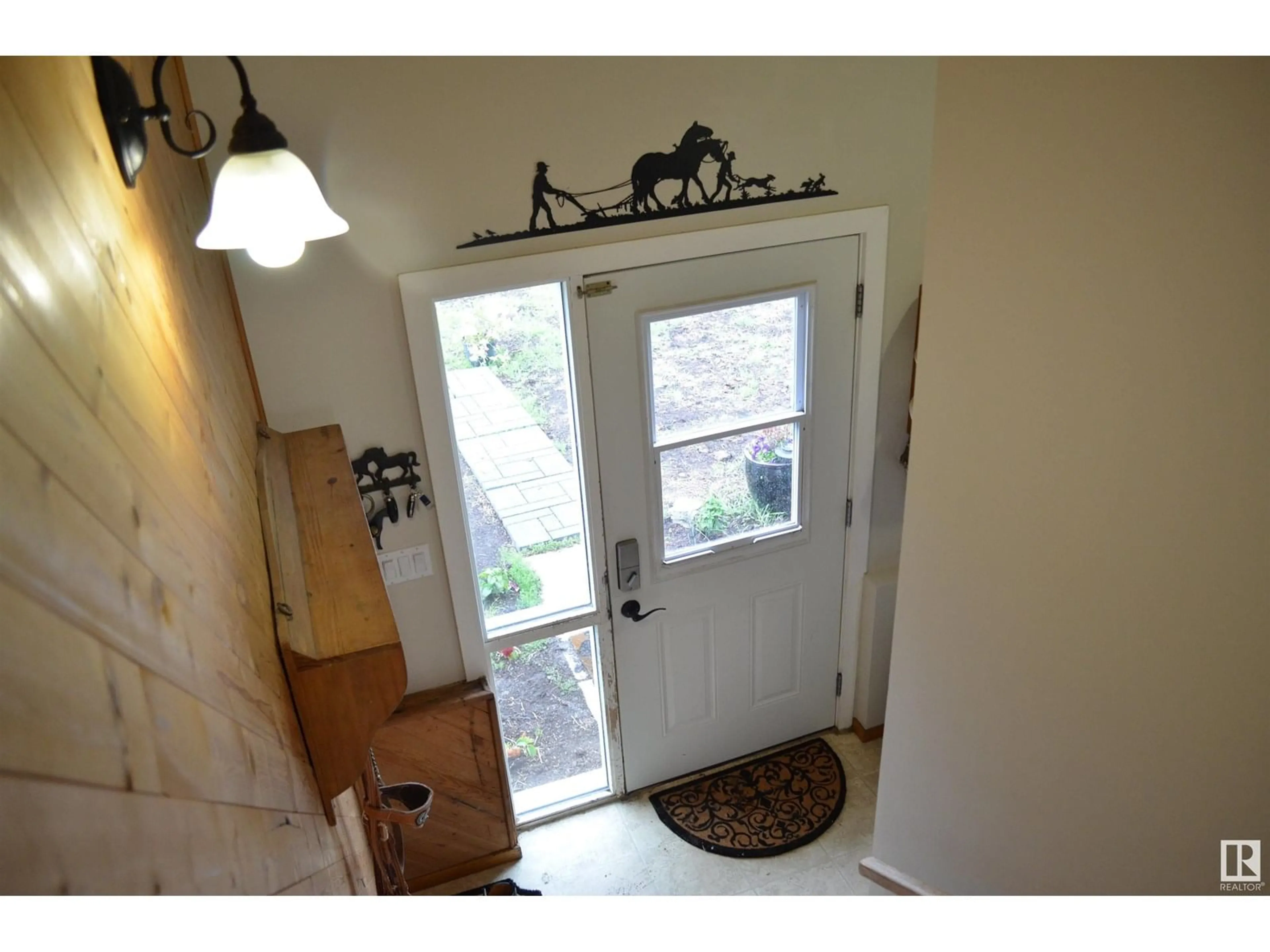 Indoor entryway for 14123 TWP RD 404, Rural Flagstaff County Alberta T0B1N0