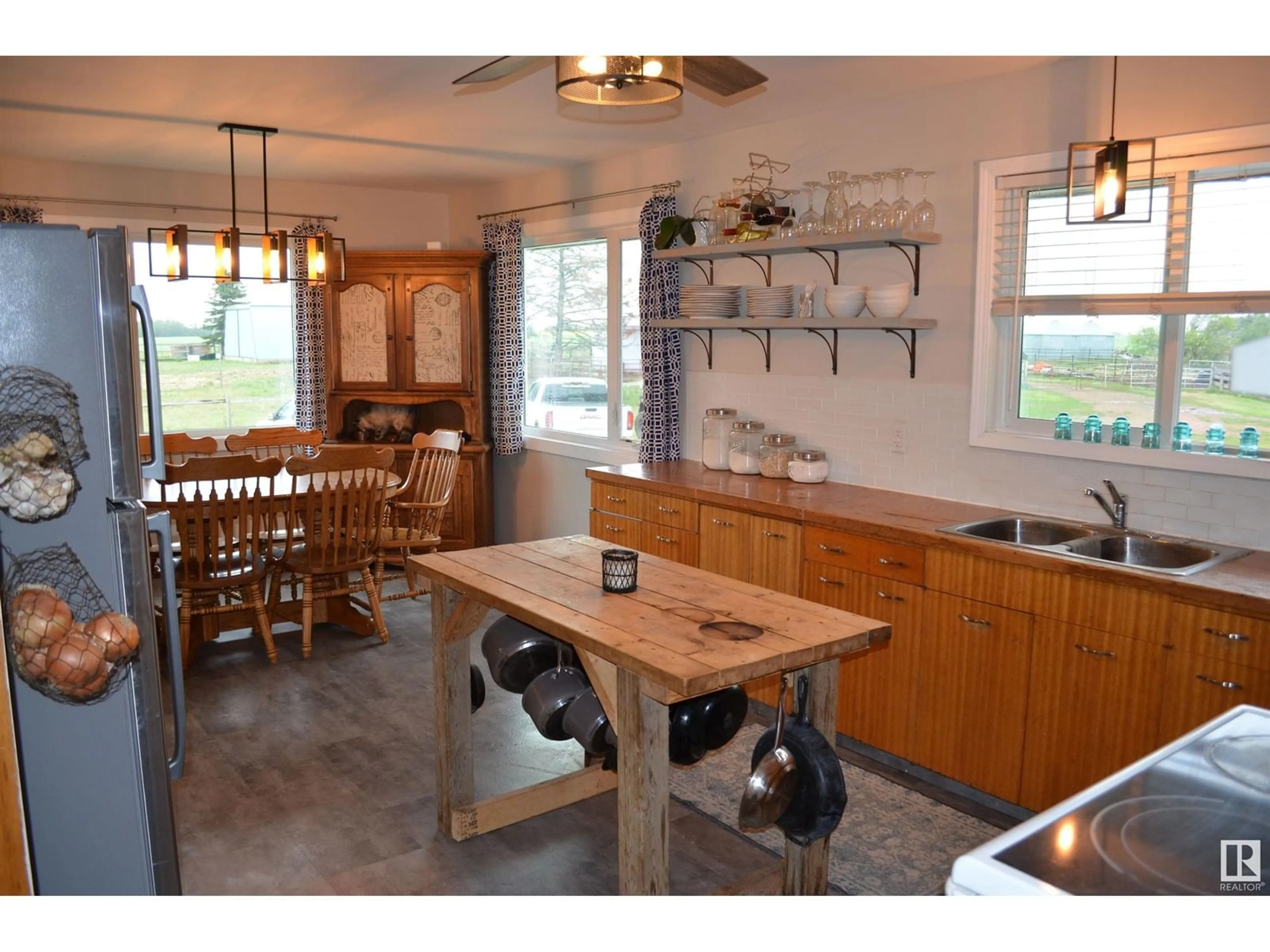 Open concept kitchen, unknown for 14123 TWP RD 404, Rural Flagstaff County Alberta T0B1N0