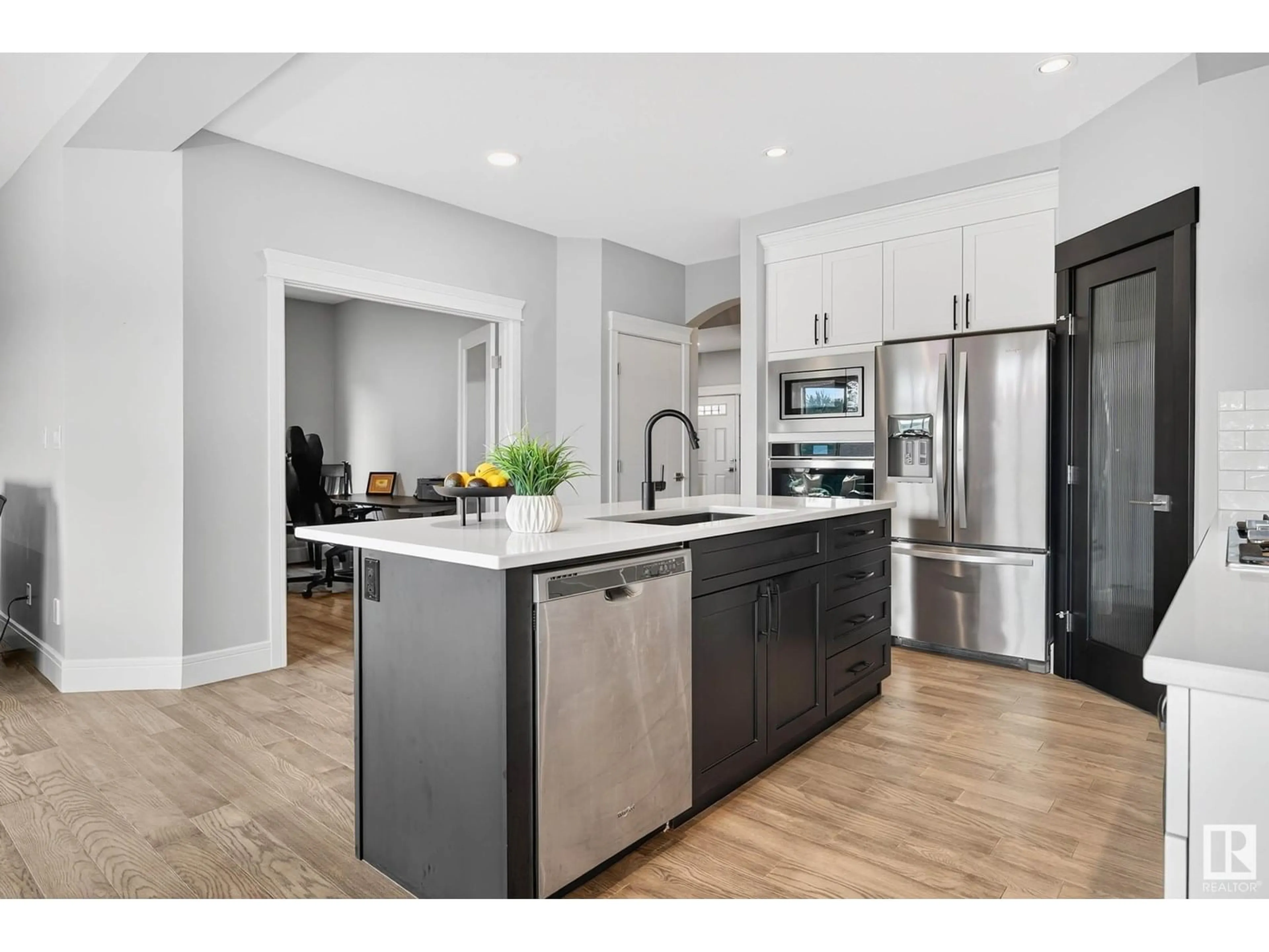 Open concept kitchen, unknown for 237 HAWKS RIDGE BV, Edmonton Alberta T5S0M1