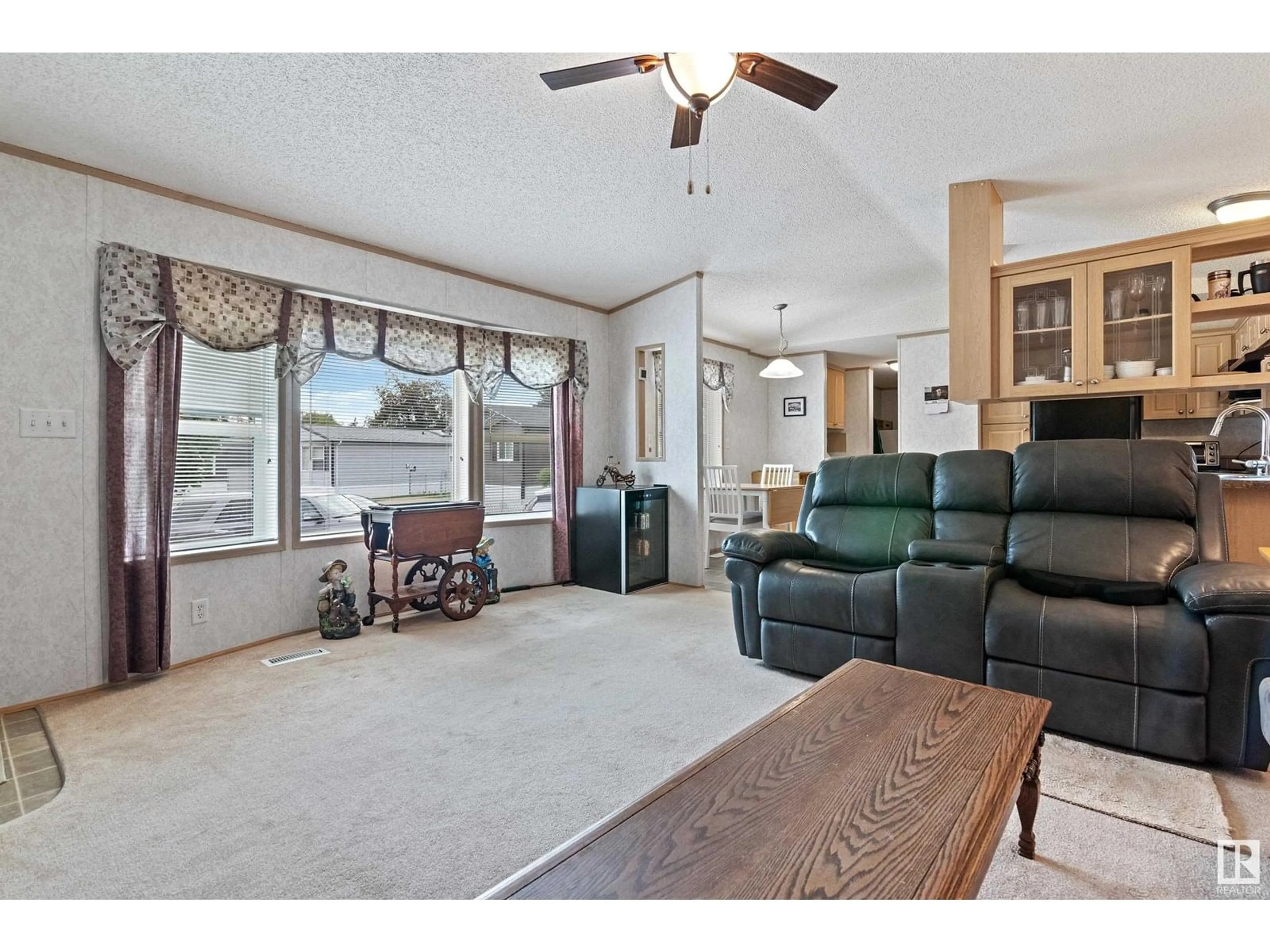 Living room with furniture, unknown for 321 EVERGREEN PA, Edmonton Alberta T5Y4M2