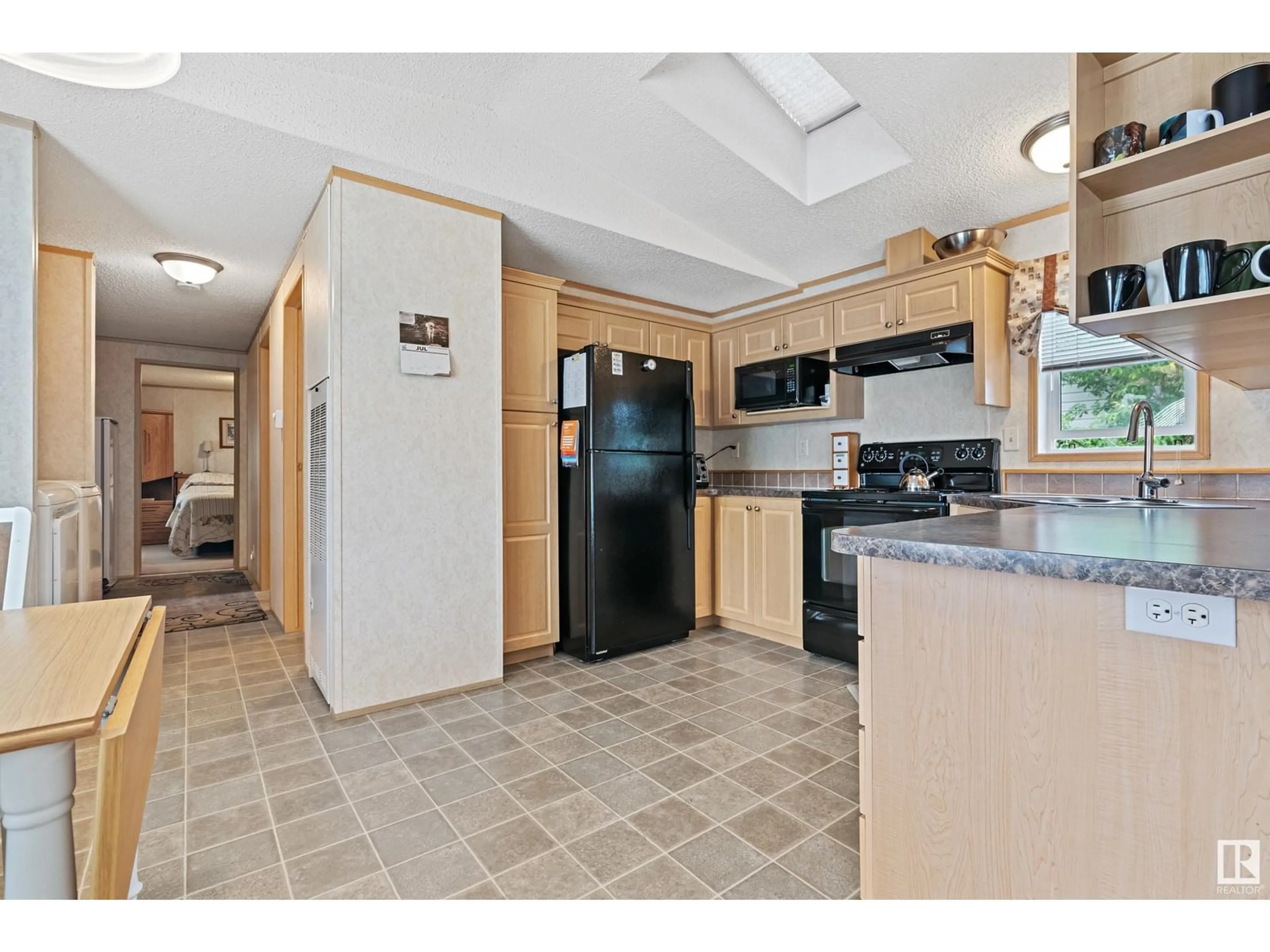 Standard kitchen, ceramic/tile floor for 321 EVERGREEN PA, Edmonton Alberta T5Y4M2