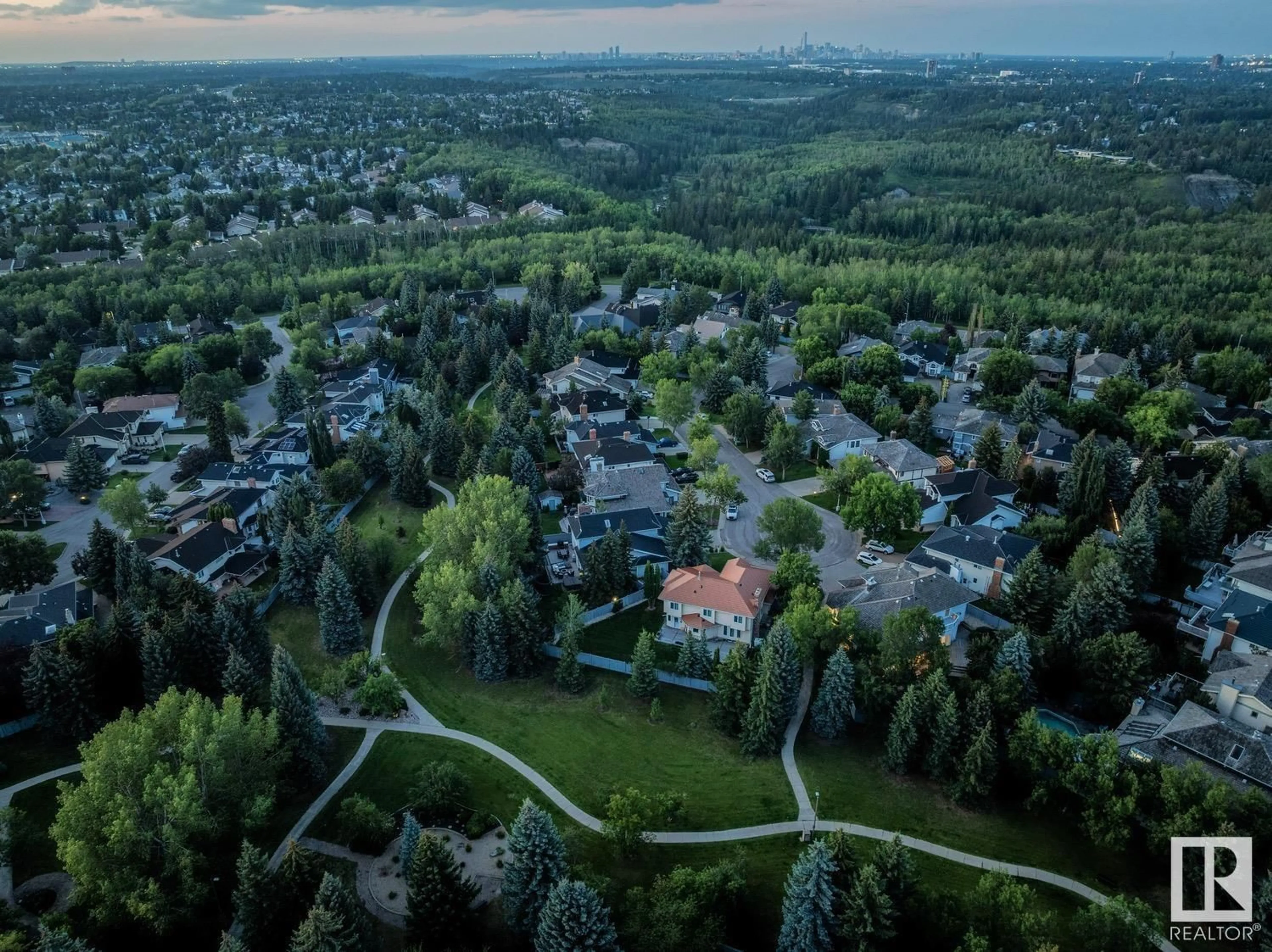 A pic from outside/outdoor area/front of a property/back of a property/a pic from drone, unknown for NW - 424 OLSEN CL, Edmonton Alberta T6R1L2