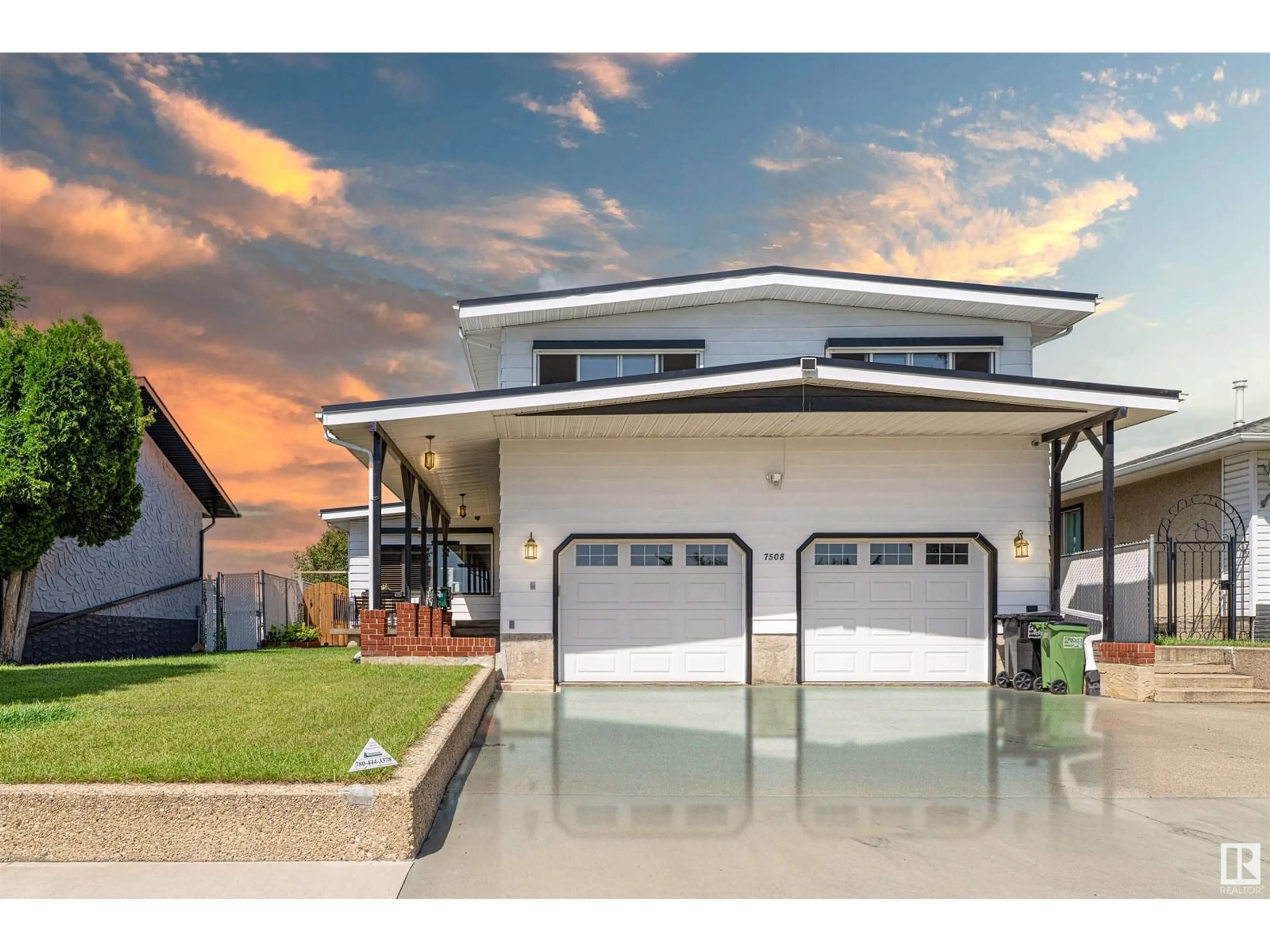 Home with vinyl exterior material, unknown for 7508 147 AV, Edmonton Alberta T5C2T2