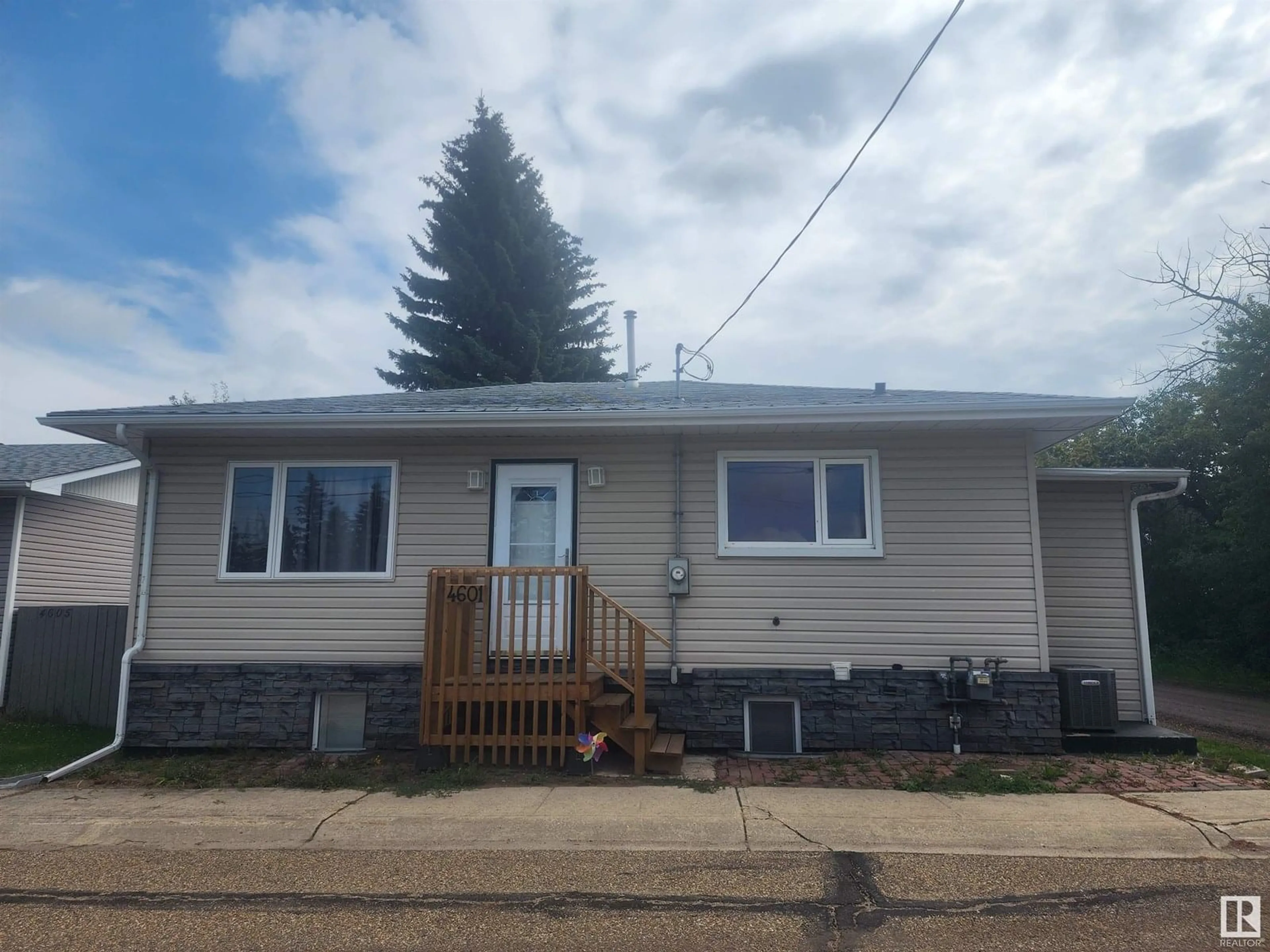 Home with vinyl exterior material, street for 4601 48 ST, Bruderheim Alberta T0B0S0