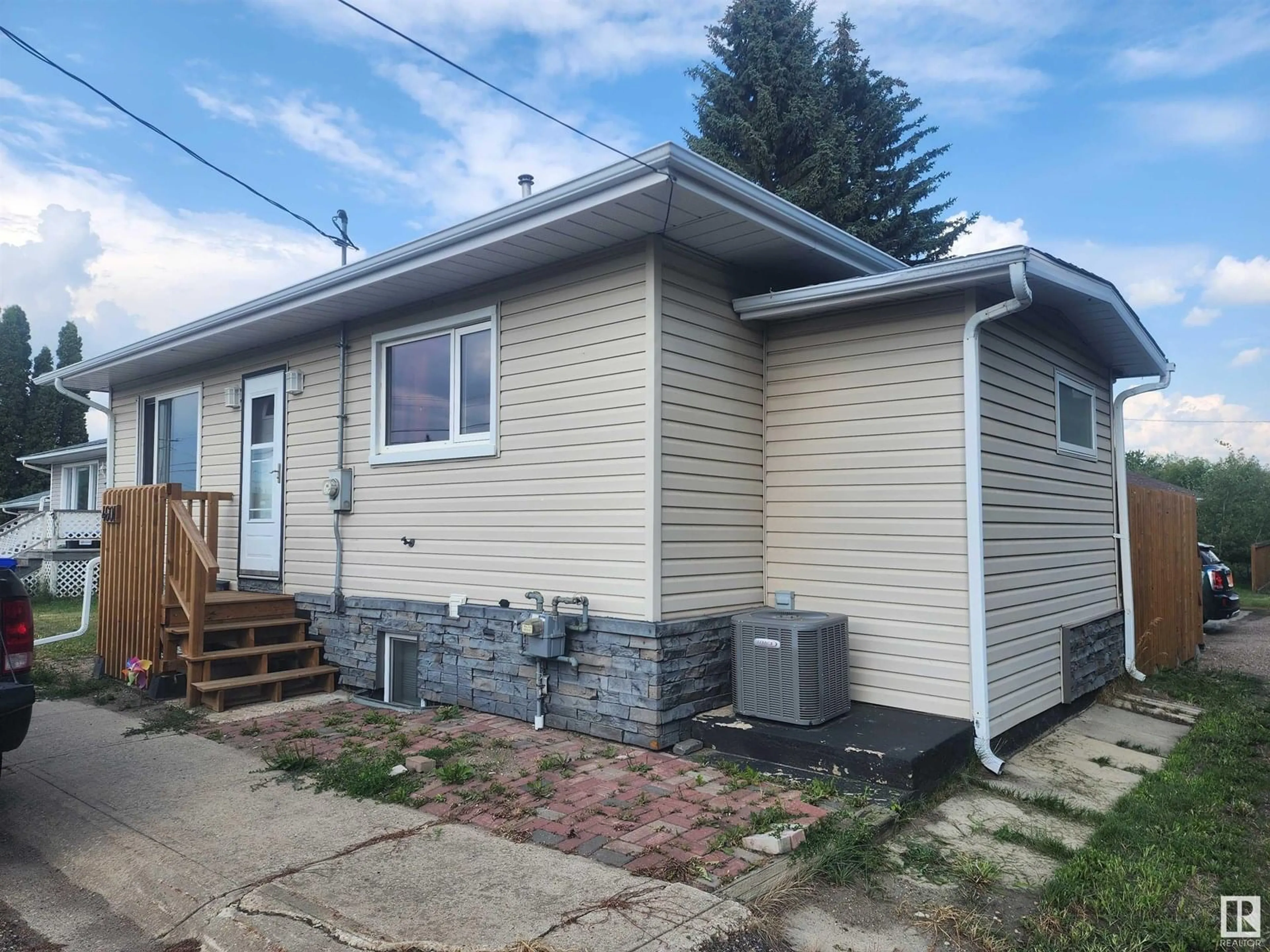 Home with vinyl exterior material, street for 4601 48 ST, Bruderheim Alberta T0B0S0
