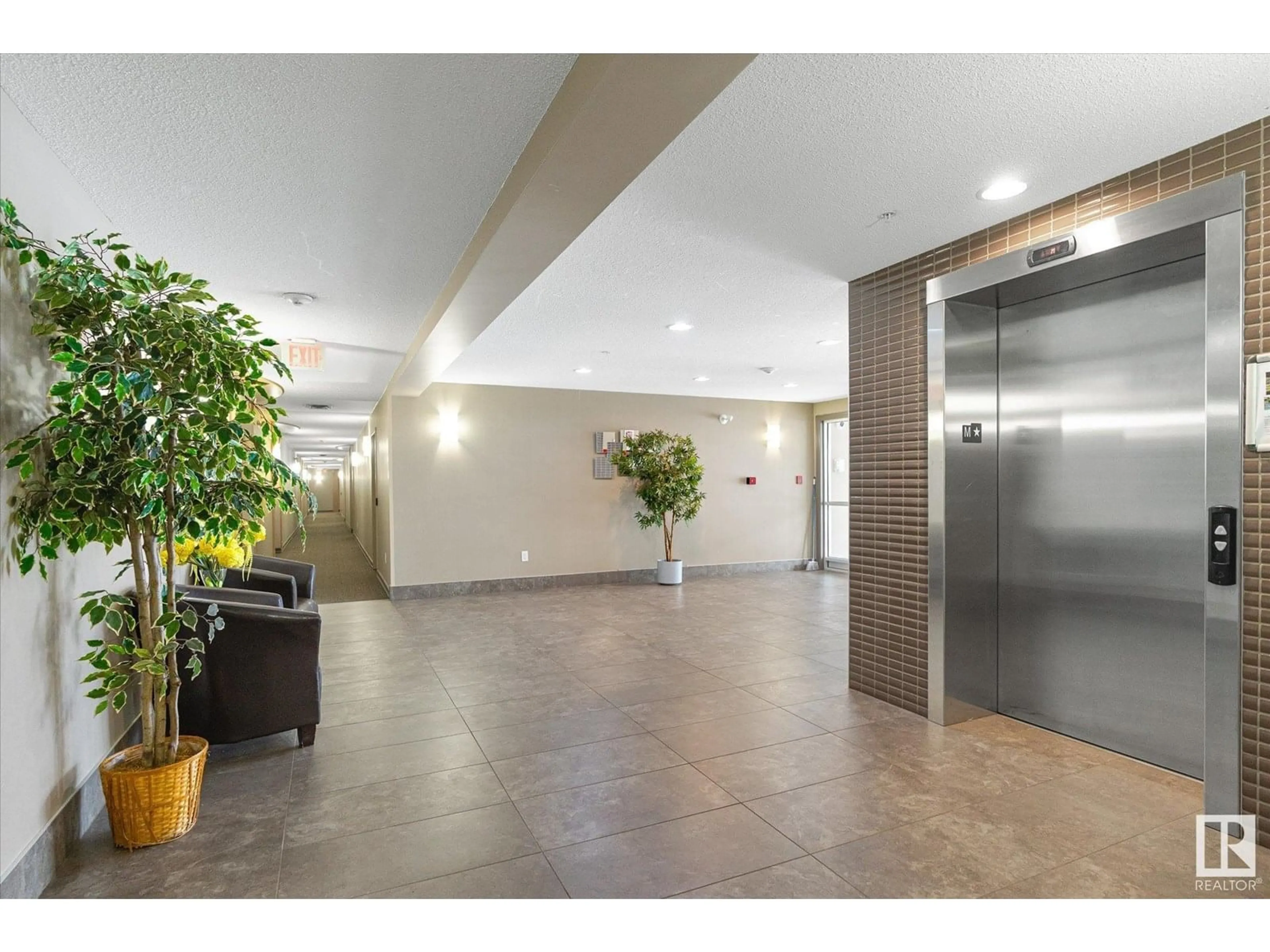 Indoor foyer for 109 - 2208 44 AV, Edmonton Alberta T6T0G6