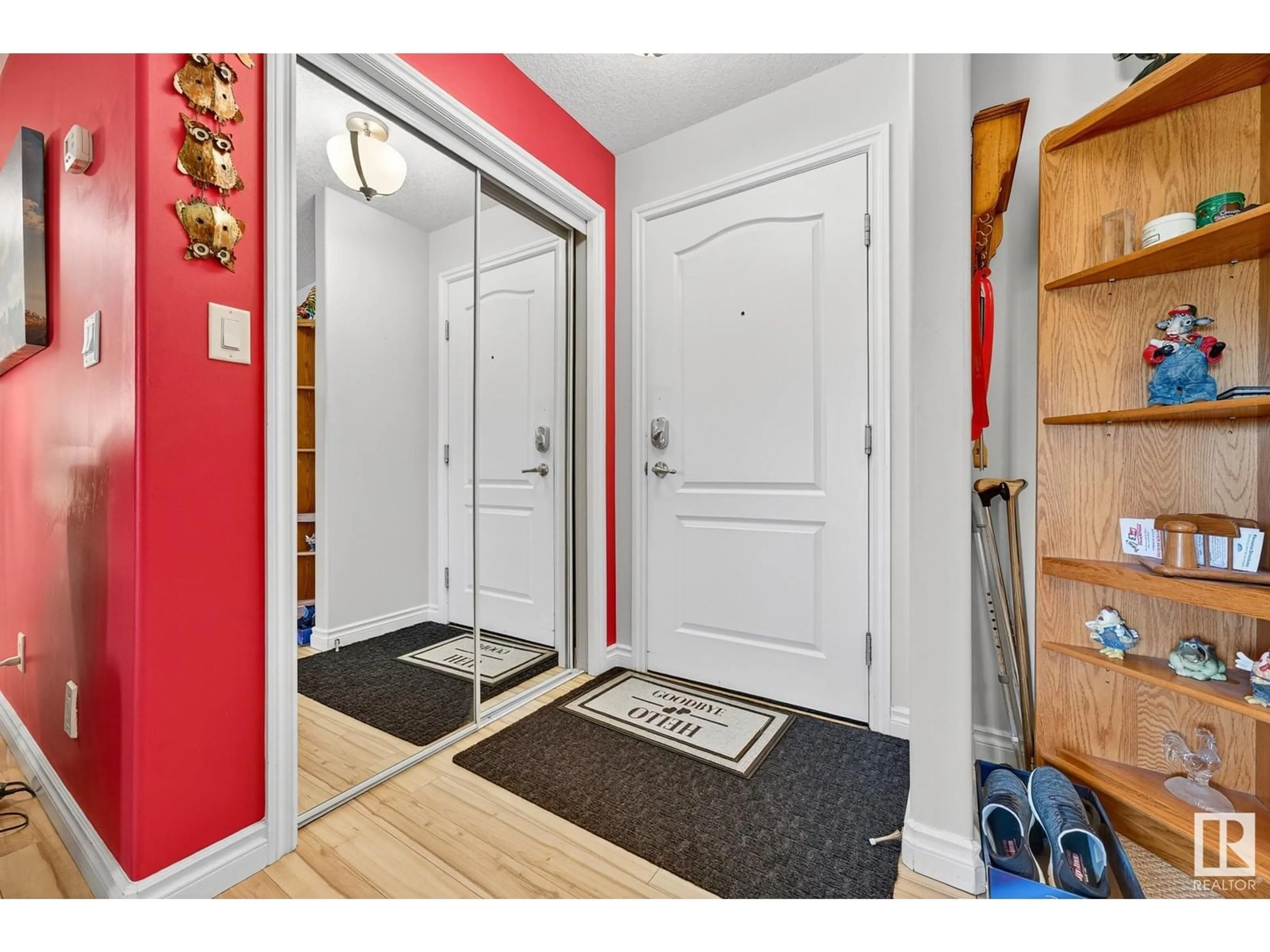 Indoor entryway for 202 - 9995 93 AV, Fort Saskatchewan Alberta T8L1N5