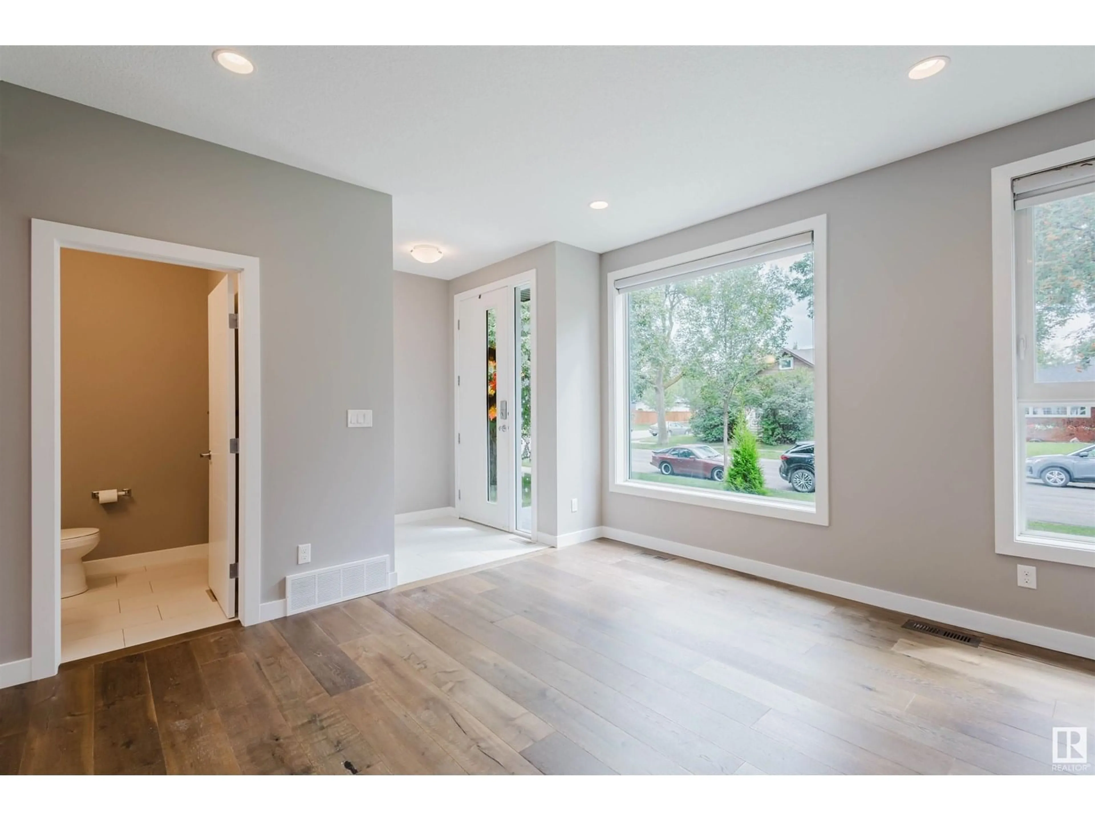 Indoor entryway for 9308 74 AV, Edmonton Alberta T6E1E2