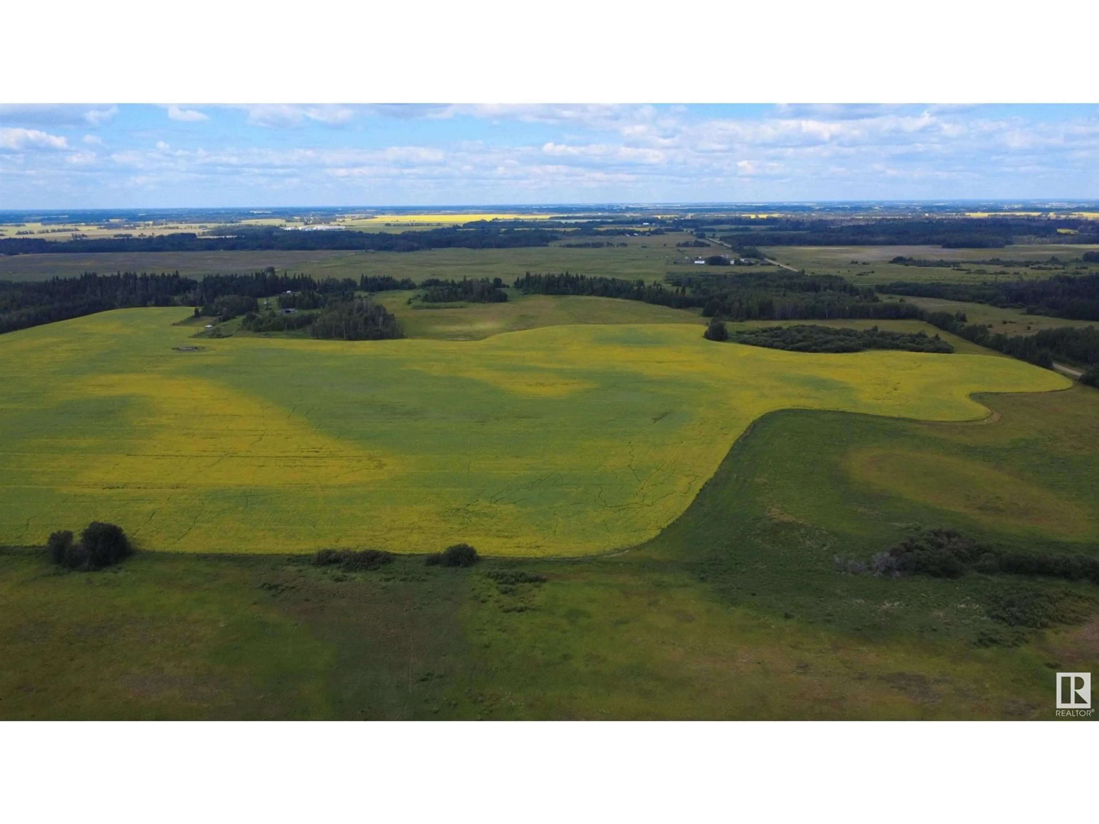 A pic from outside/outdoor area/front of a property/back of a property/a pic from drone, unknown for 21113 TWP ROAD 574, Rural Sturgeon County Alberta T0A2W0
