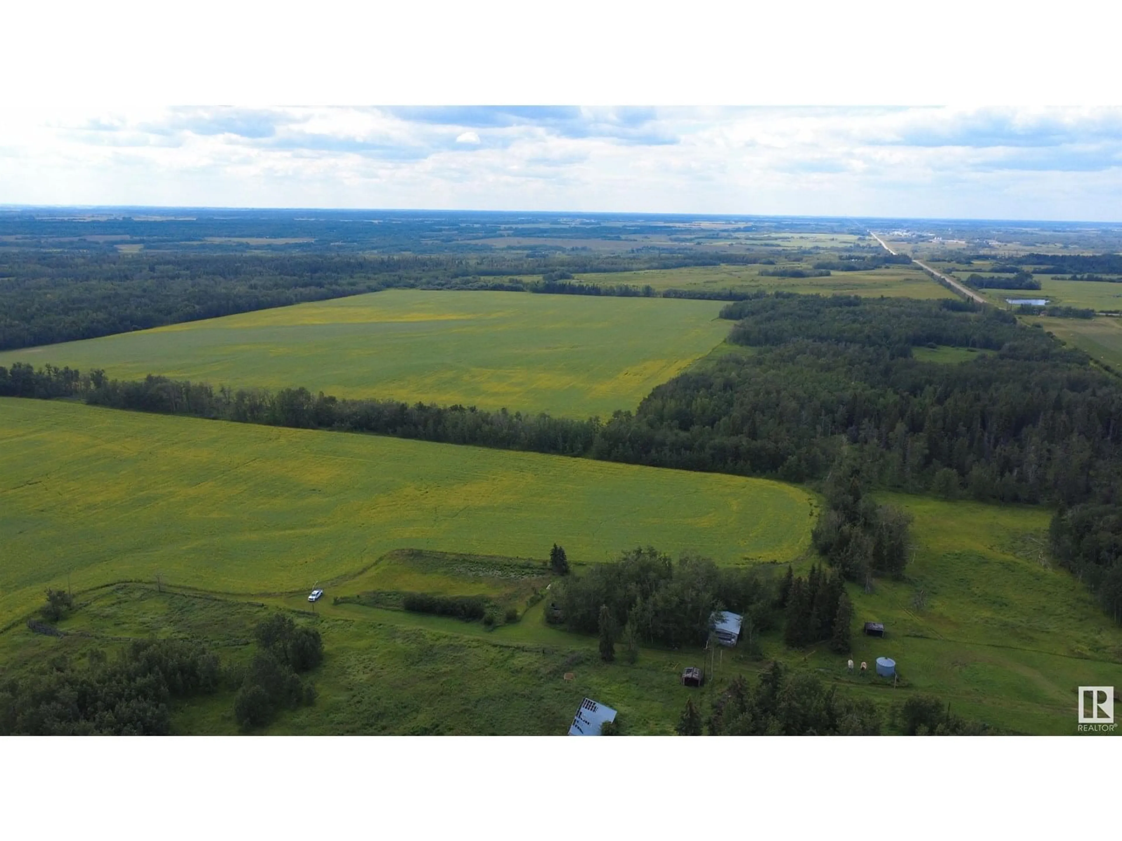 A pic from outside/outdoor area/front of a property/back of a property/a pic from drone, unknown for 21113 TWP ROAD 574, Rural Sturgeon County Alberta T0A2W0