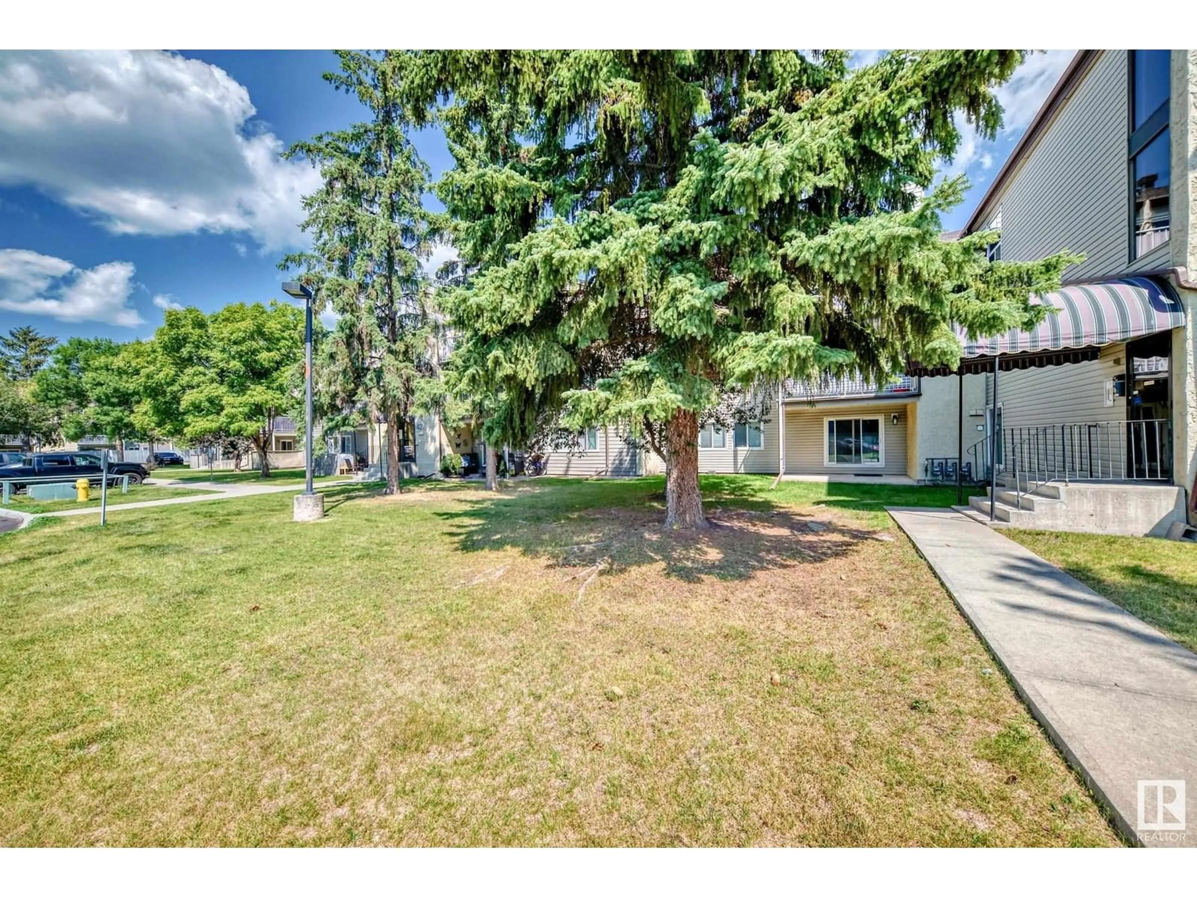 Patio, street for 307 - 42 ALPINE PL, St. Albert Alberta T8N3Y2