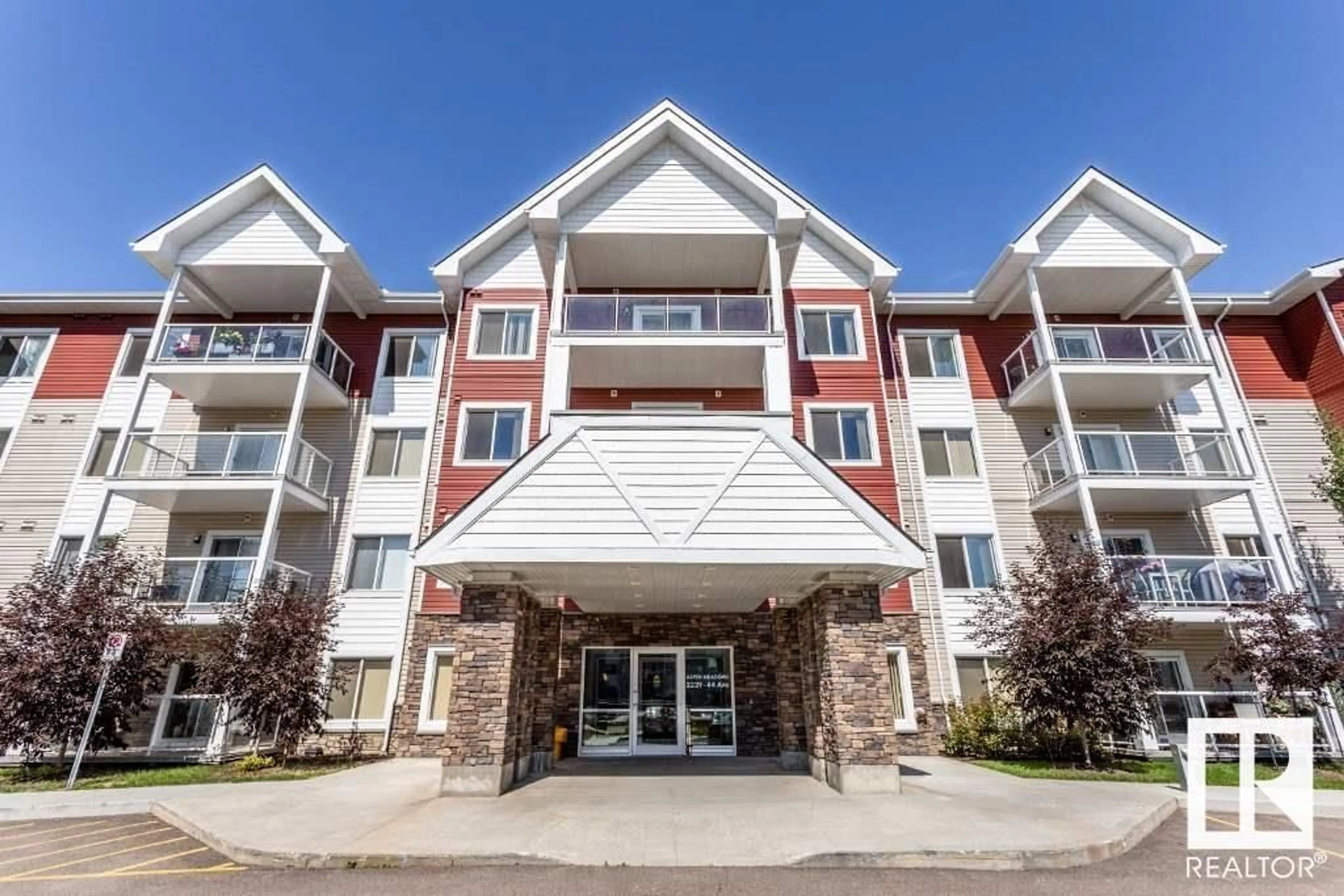 Indoor foyer for #401 - 2229 44 AV NW, Edmonton Alberta T6T0W6