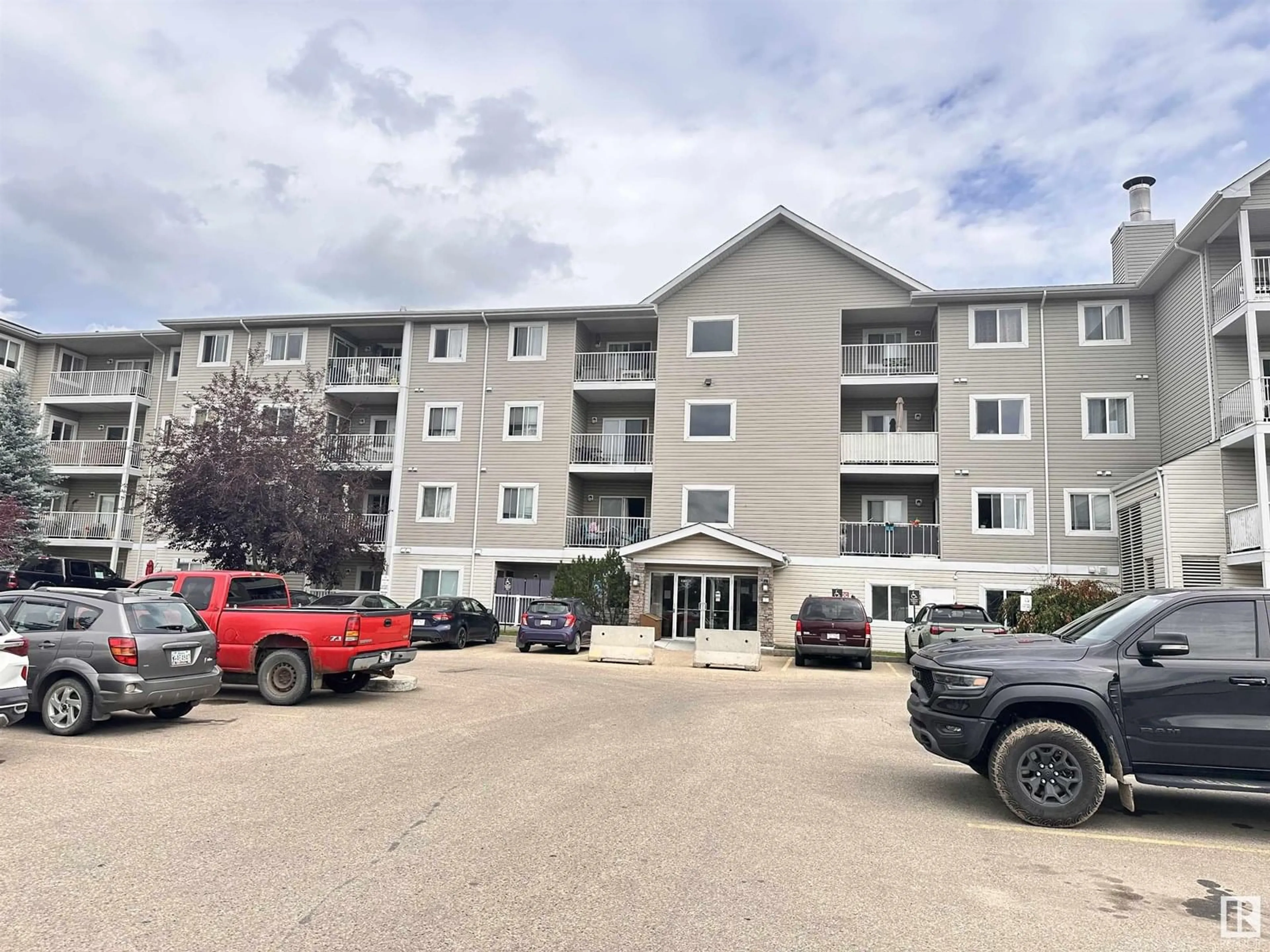 A pic from outside/outdoor area/front of a property/back of a property/a pic from drone, unknown for 432 - 4309 33 ST, Stony Plain Alberta T7Z0C4