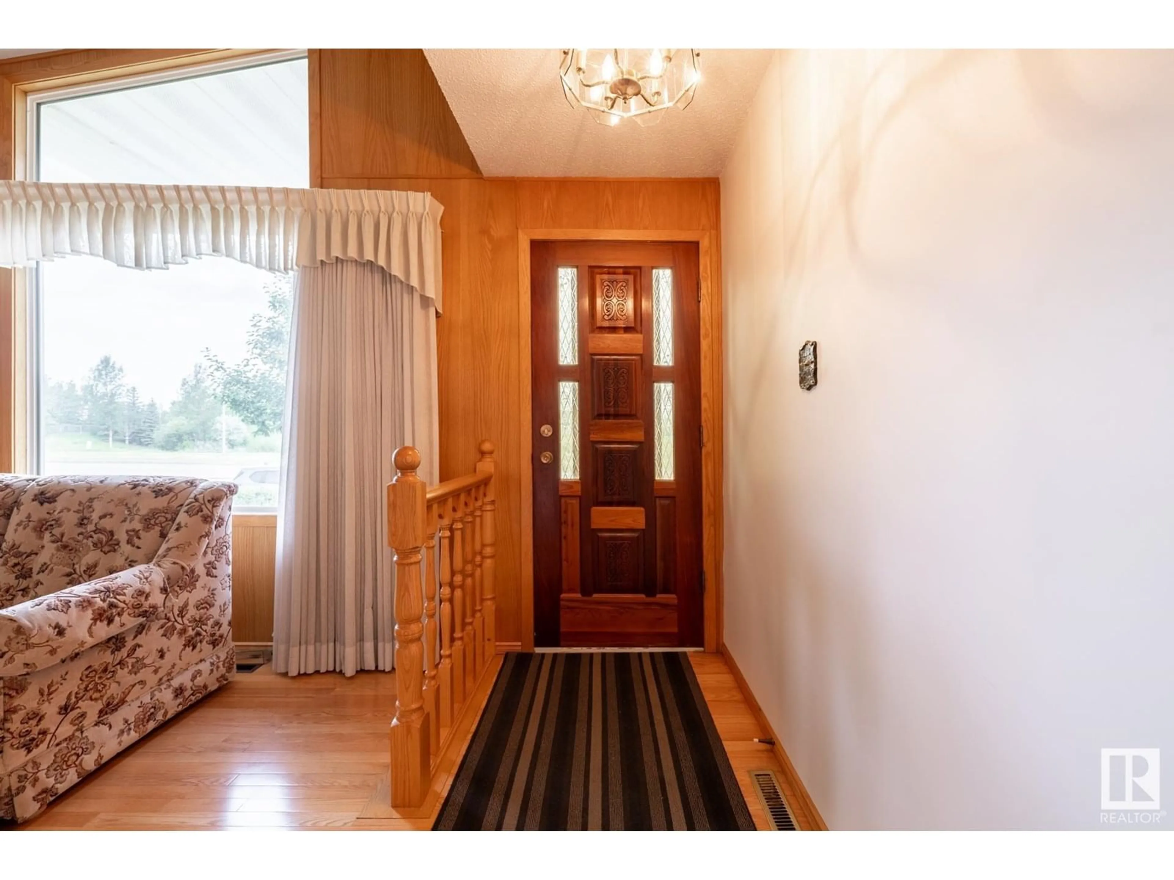 Indoor entryway for 11531 51 AV, Edmonton Alberta T6H0M3