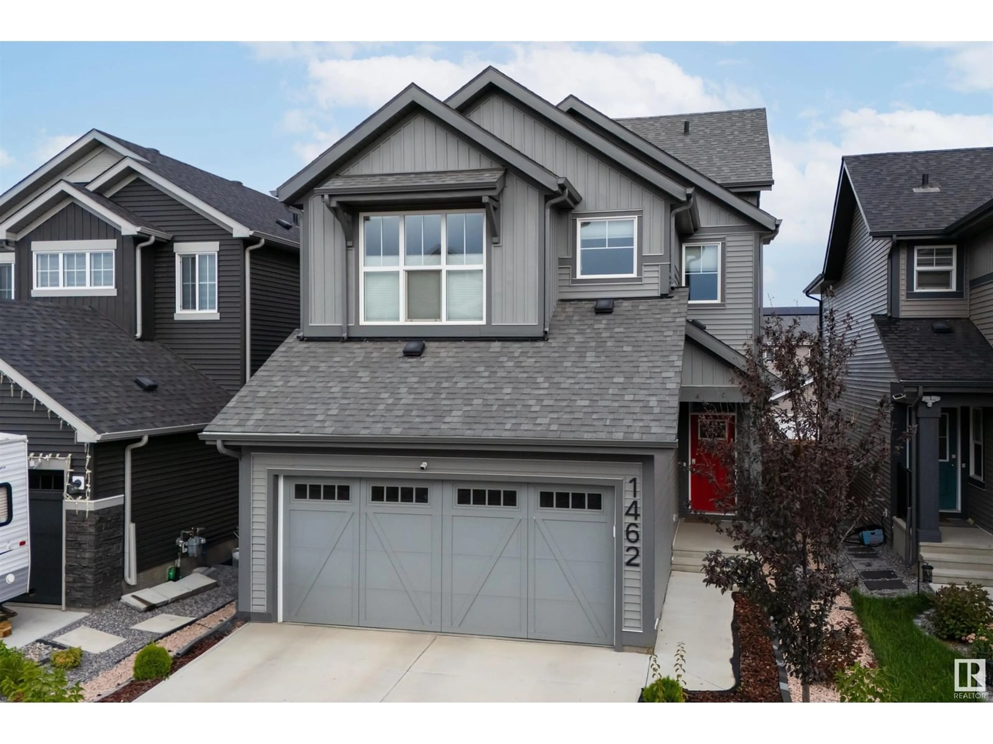 Home with vinyl exterior material, street for 1462 DARBY GREEN GR, Edmonton Alberta T6E2E7